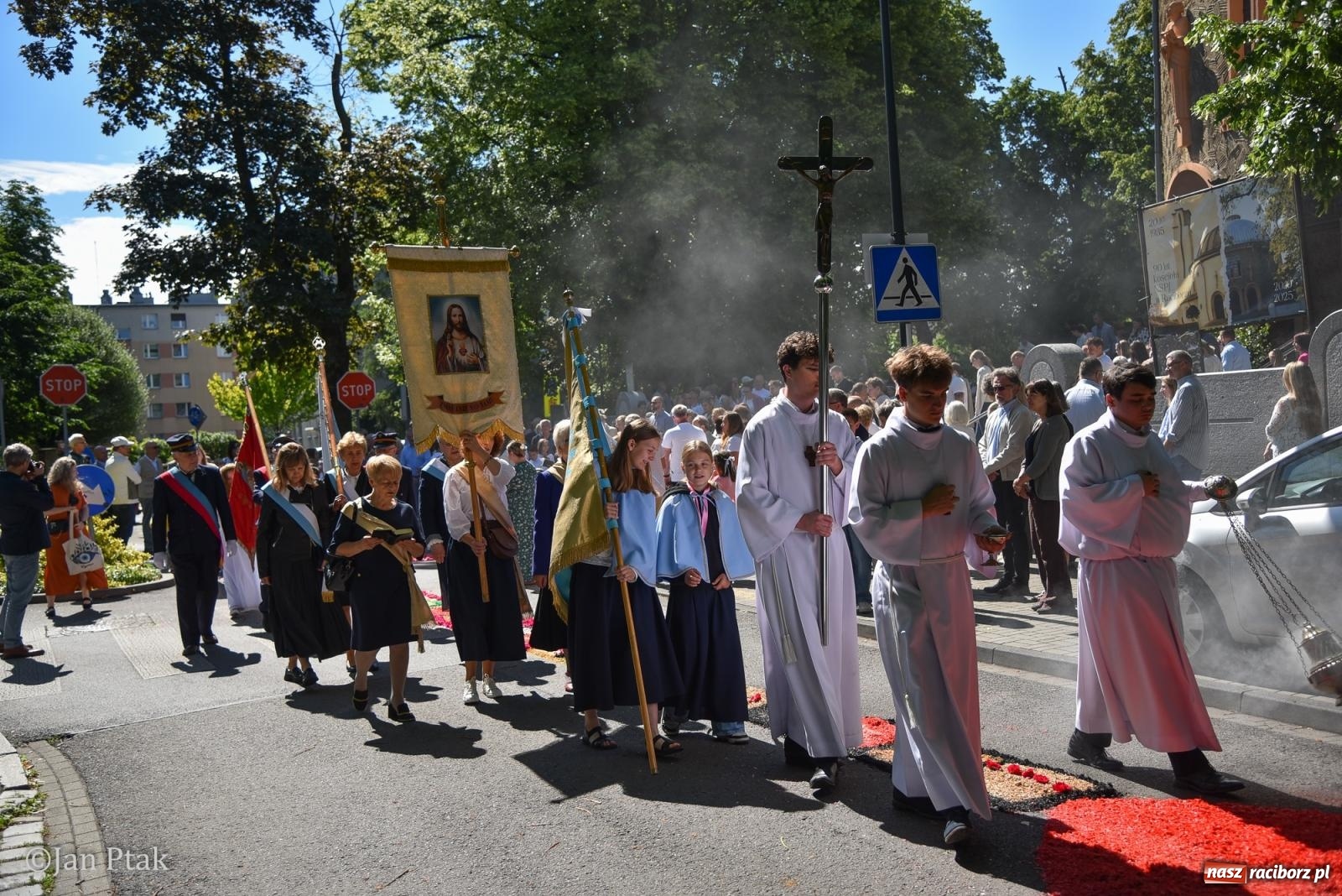 Zdjęcie w galerii na portalu naszraciborz.pl: Boże Ciało w największej raciborskiej parafii - fotorelacja z NSPJ wiadomości z regionu