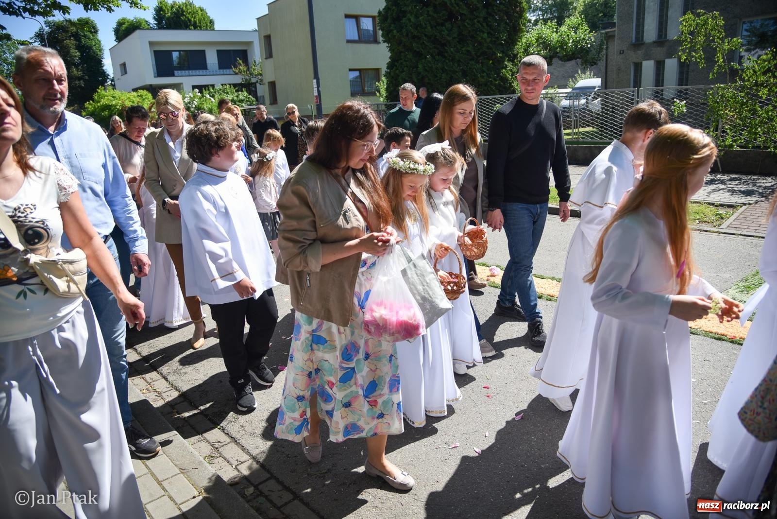 Zdjęcie w galerii na portalu naszraciborz.pl: Boże Ciało w największej raciborskiej parafii - fotorelacja z NSPJ wiadomości z regionu