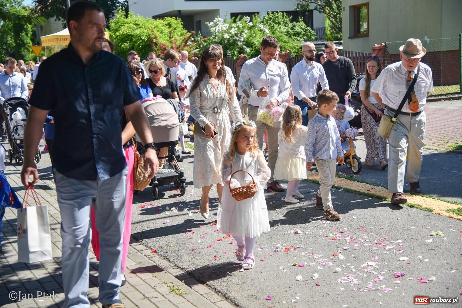 Zdjęcie w galerii na portalu naszraciborz.pl: Boże Ciało w największej raciborskiej parafii - fotorelacja z NSPJ wiadomości z regionu
