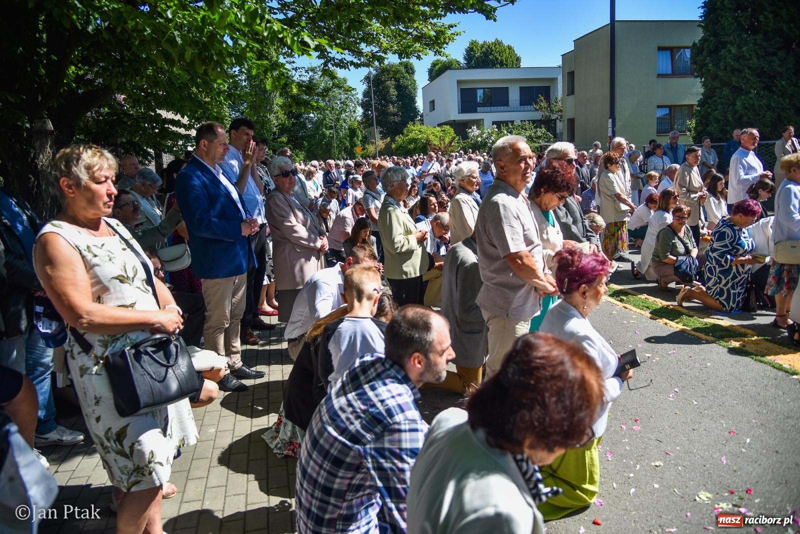 Zdjęcie w galerii na portalu naszraciborz.pl: Boże Ciało w największej raciborskiej parafii - fotorelacja z NSPJ wiadomości z regionu
