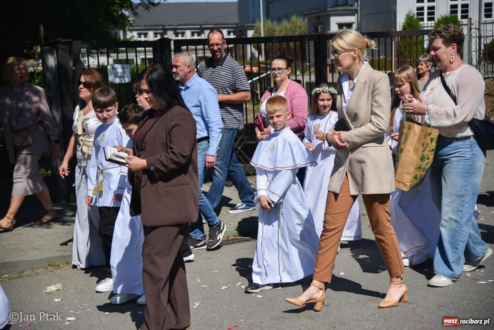 Zdjęcie w galerii na portalu naszraciborz.pl: Boże Ciało w największej raciborskiej parafii - fotorelacja z NSPJ wiadomości z regionu