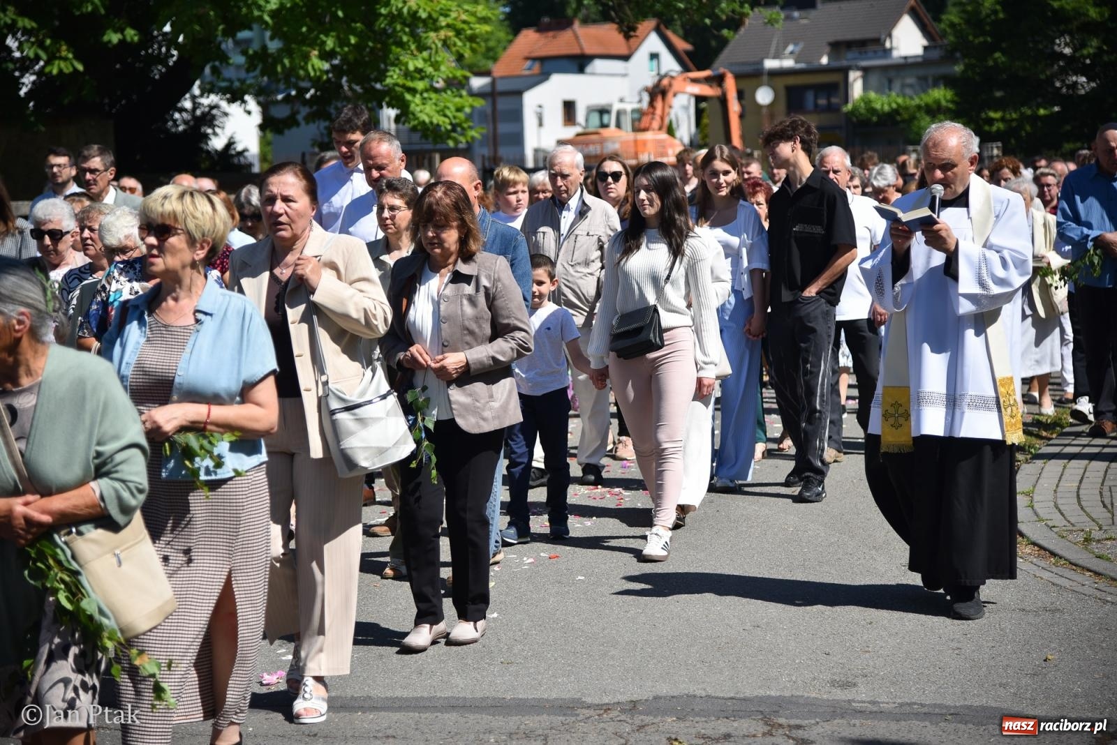 Zdjęcie w galerii na portalu naszraciborz.pl: Boże Ciało w największej raciborskiej parafii - fotorelacja z NSPJ wiadomości z regionu