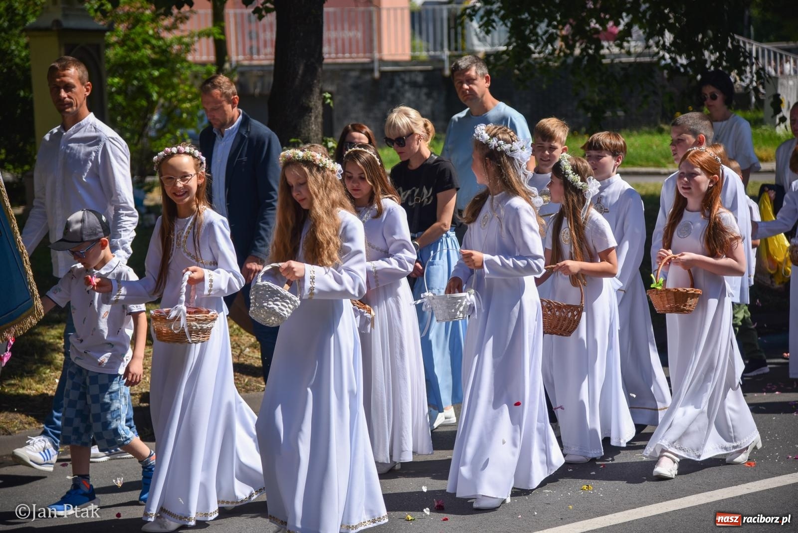 Zdjęcie w galerii na portalu naszraciborz.pl: Boże Ciało w największej raciborskiej parafii - fotorelacja z NSPJ wiadomości z regionu