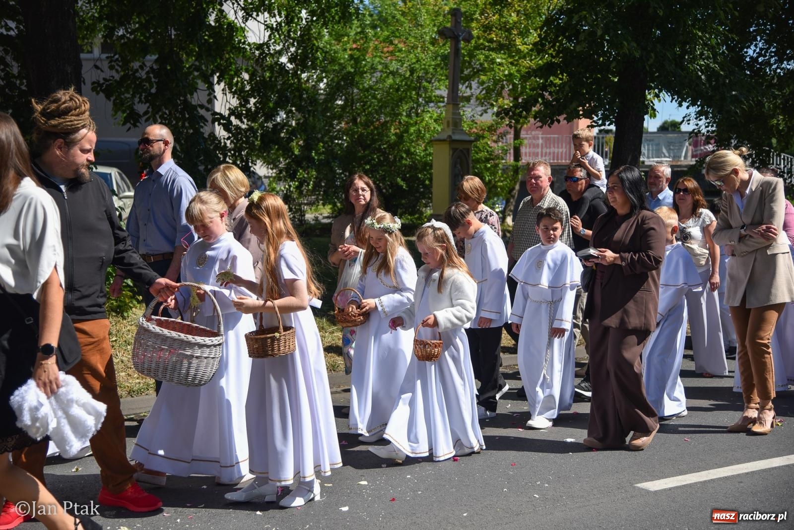 Zdjęcie w galerii na portalu naszraciborz.pl: Boże Ciało w największej raciborskiej parafii - fotorelacja z NSPJ wiadomości z regionu