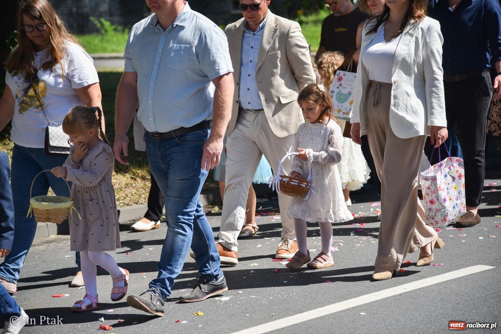 Zdjęcie w galerii na portalu naszraciborz.pl: Boże Ciało w największej raciborskiej parafii - fotorelacja z NSPJ wiadomości z regionu