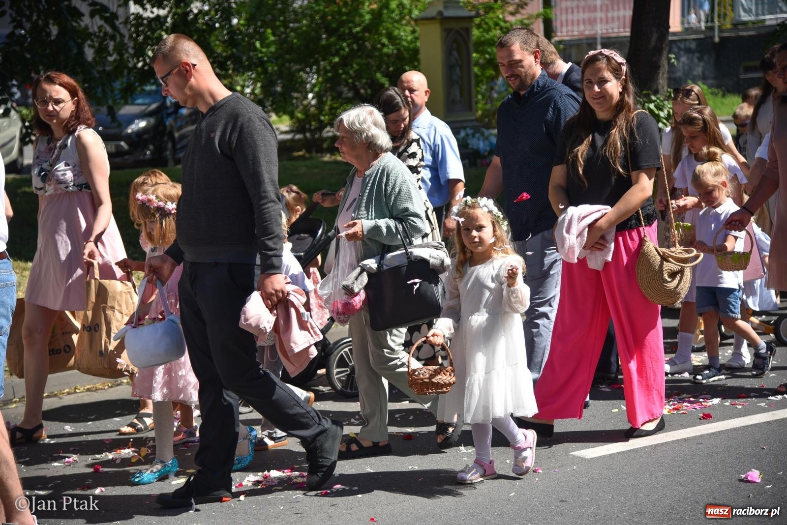 Zdjęcie w galerii na portalu naszraciborz.pl: Boże Ciało w największej raciborskiej parafii - fotorelacja z NSPJ wiadomości z regionu