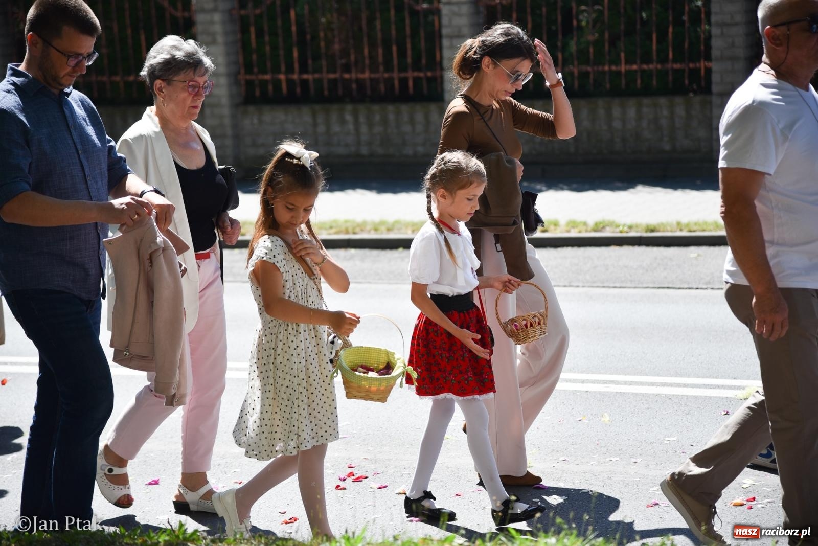Zdjęcie w galerii na portalu naszraciborz.pl: Boże Ciało w największej raciborskiej parafii - fotorelacja z NSPJ wiadomości z regionu