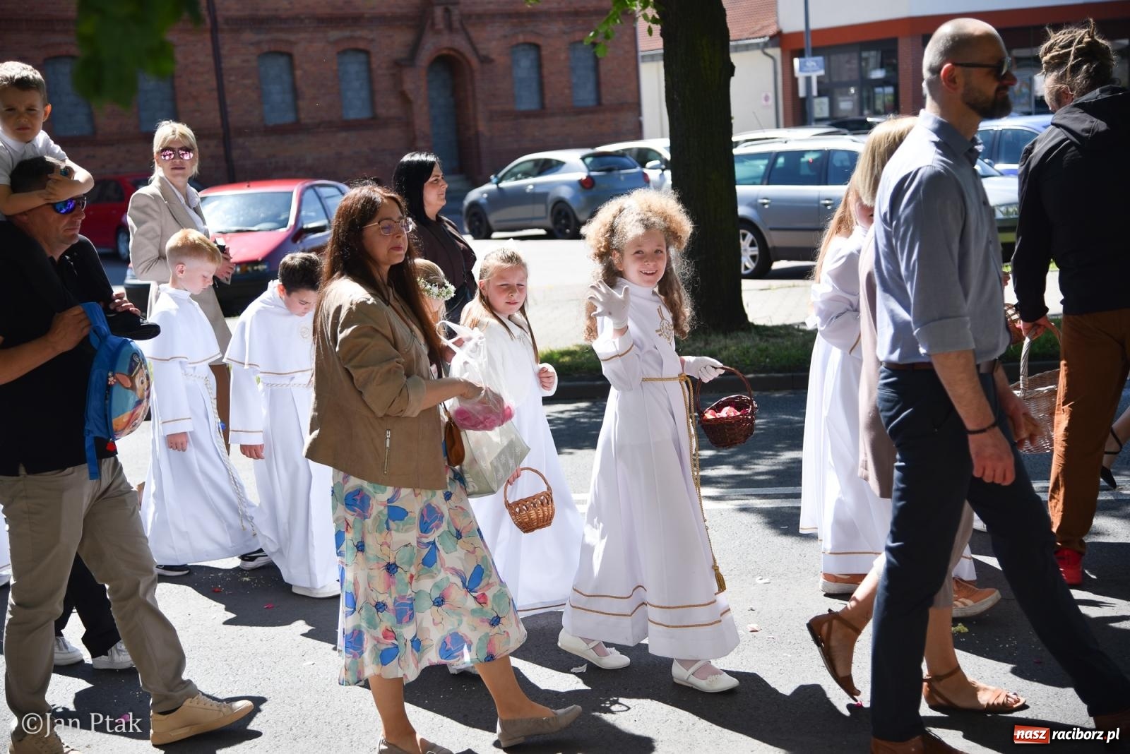 Zdjęcie w galerii na portalu naszraciborz.pl: Boże Ciało w największej raciborskiej parafii - fotorelacja z NSPJ wiadomości z regionu