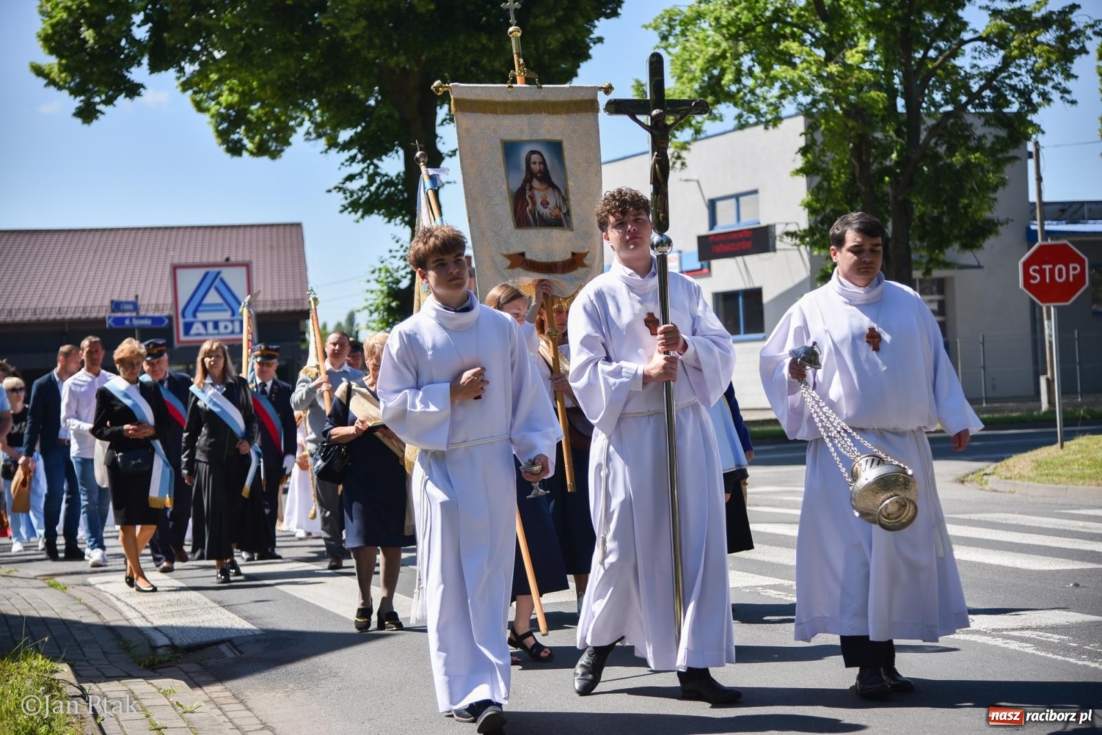 Zdjęcie w galerii na portalu naszraciborz.pl: Boże Ciało w największej raciborskiej parafii - fotorelacja z NSPJ wiadomości z regionu