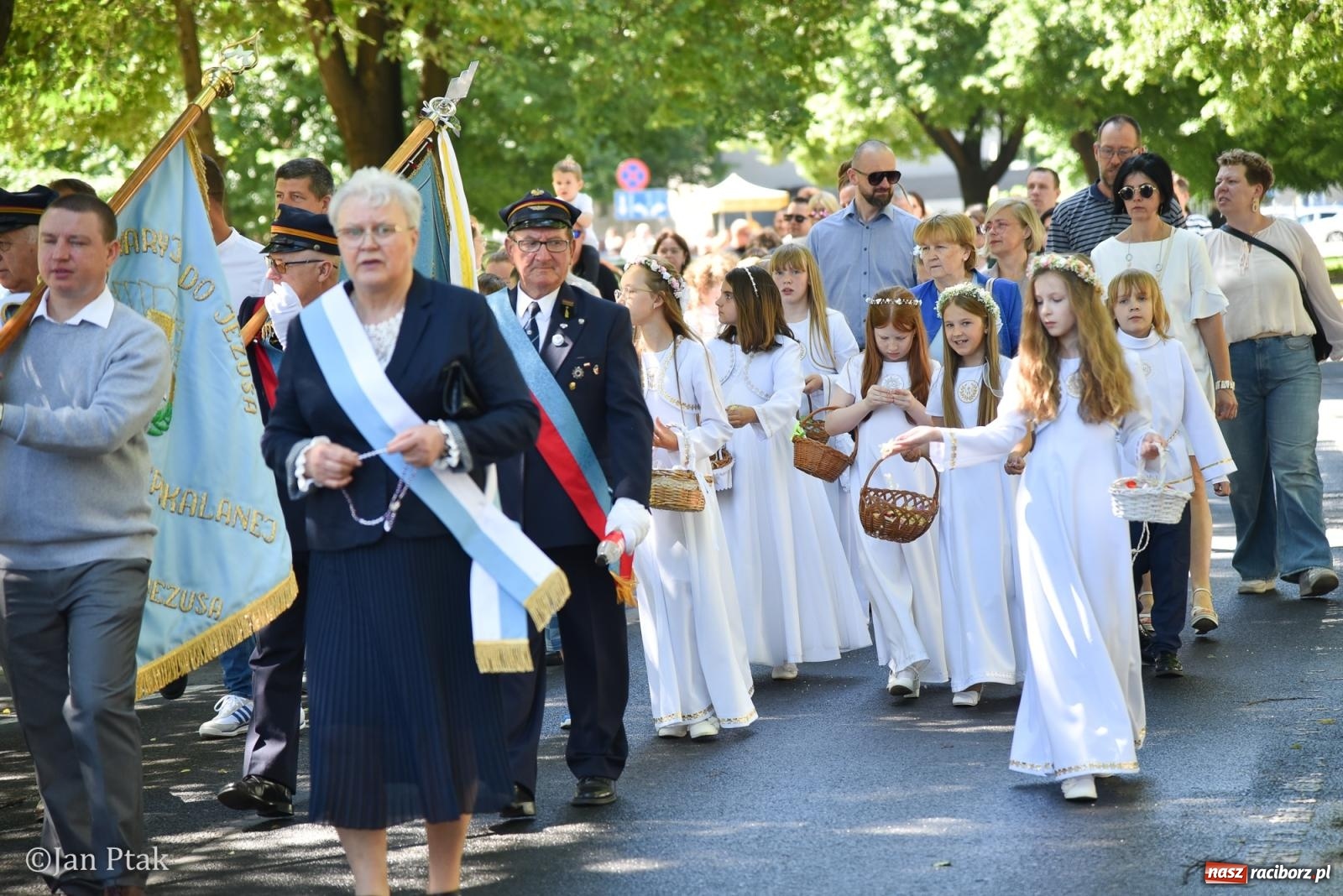 Zdjęcie w galerii na portalu naszraciborz.pl: Boże Ciało w największej raciborskiej parafii - fotorelacja z NSPJ wiadomości z regionu