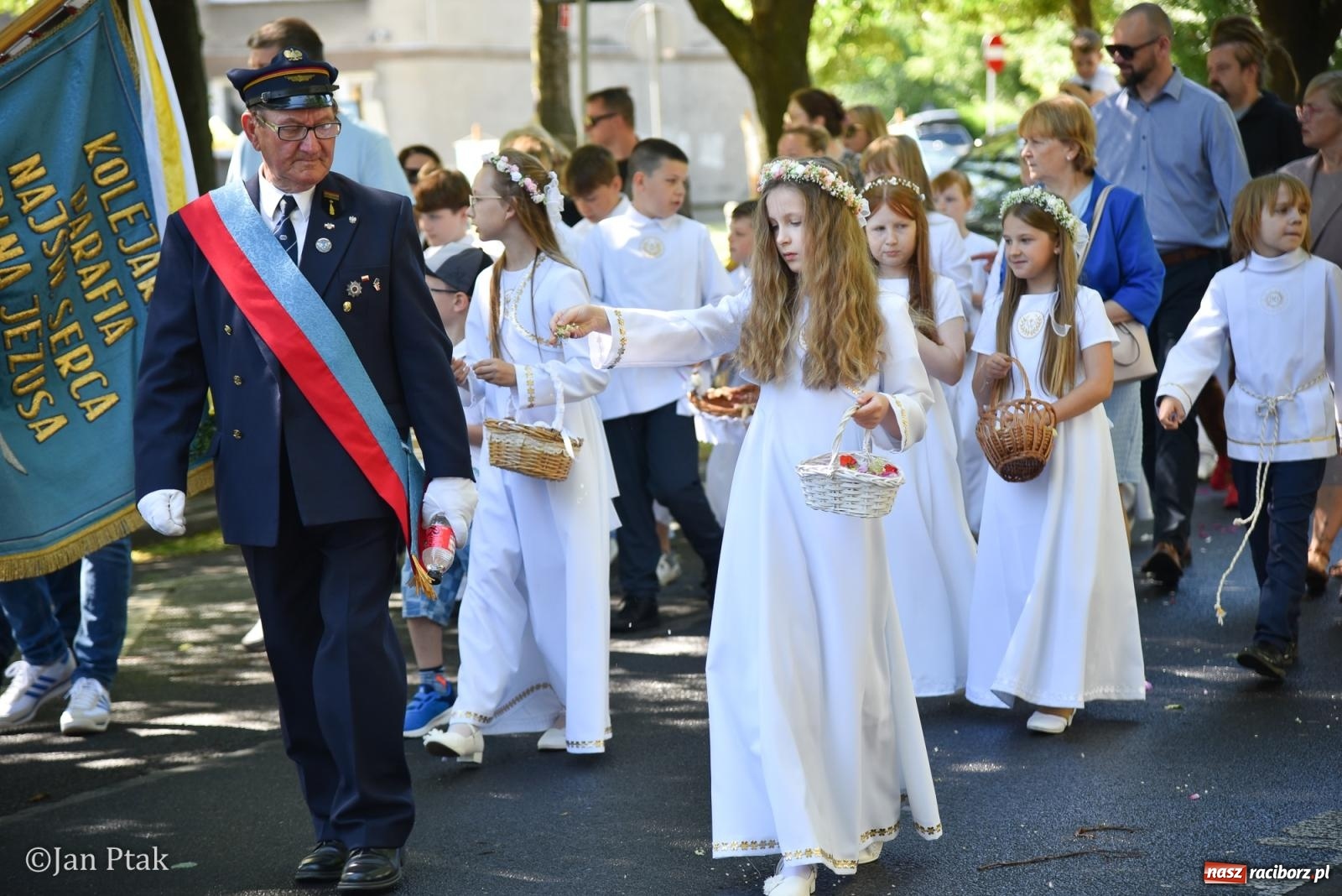Zdjęcie w galerii na portalu naszraciborz.pl: Boże Ciało w największej raciborskiej parafii - fotorelacja z NSPJ wiadomości z regionu