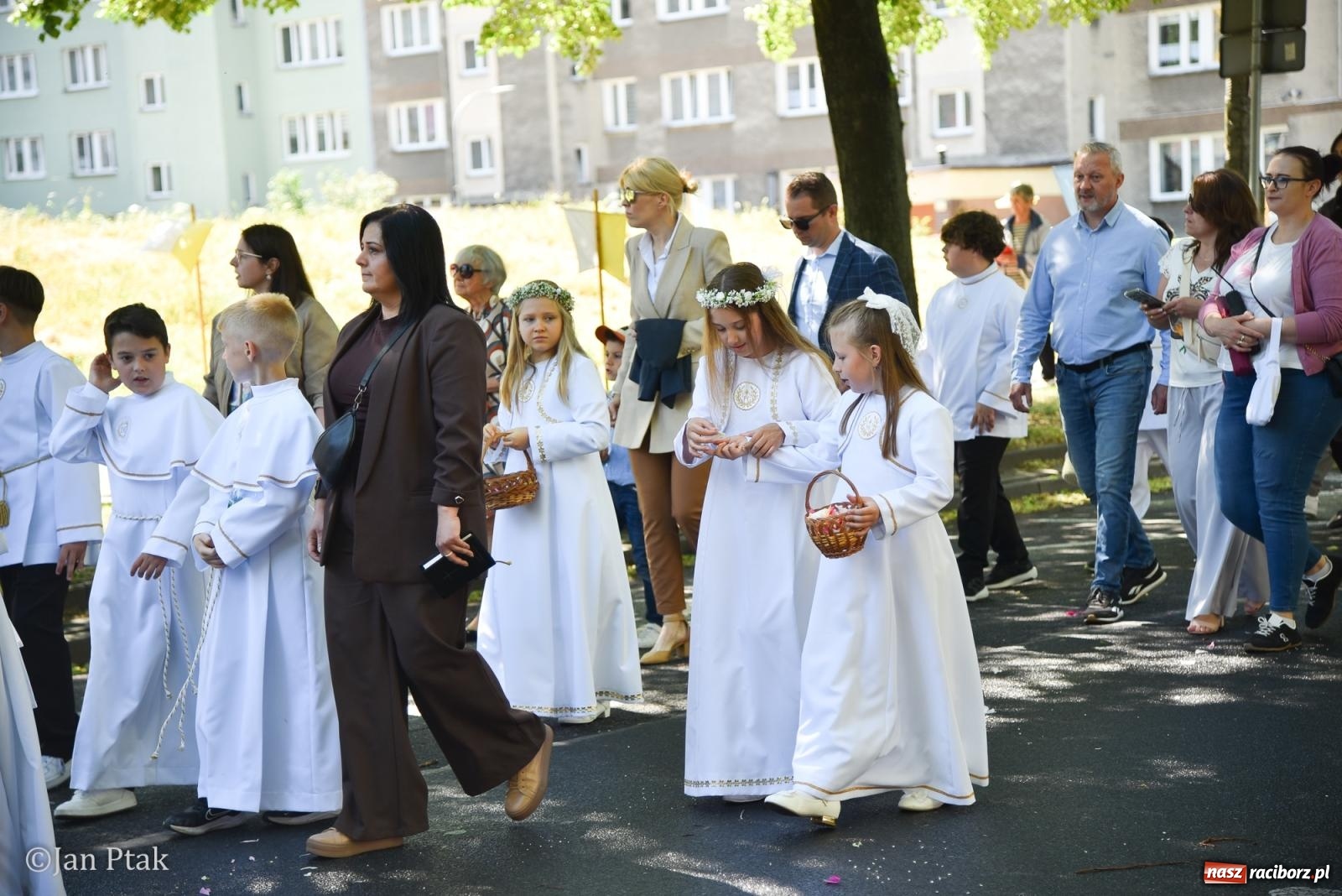 Zdjęcie w galerii na portalu naszraciborz.pl: Boże Ciało w największej raciborskiej parafii - fotorelacja z NSPJ wiadomości z regionu