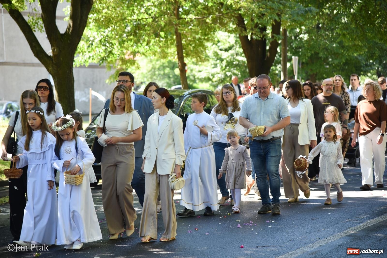 Zdjęcie w galerii na portalu naszraciborz.pl: Boże Ciało w największej raciborskiej parafii - fotorelacja z NSPJ wiadomości z regionu