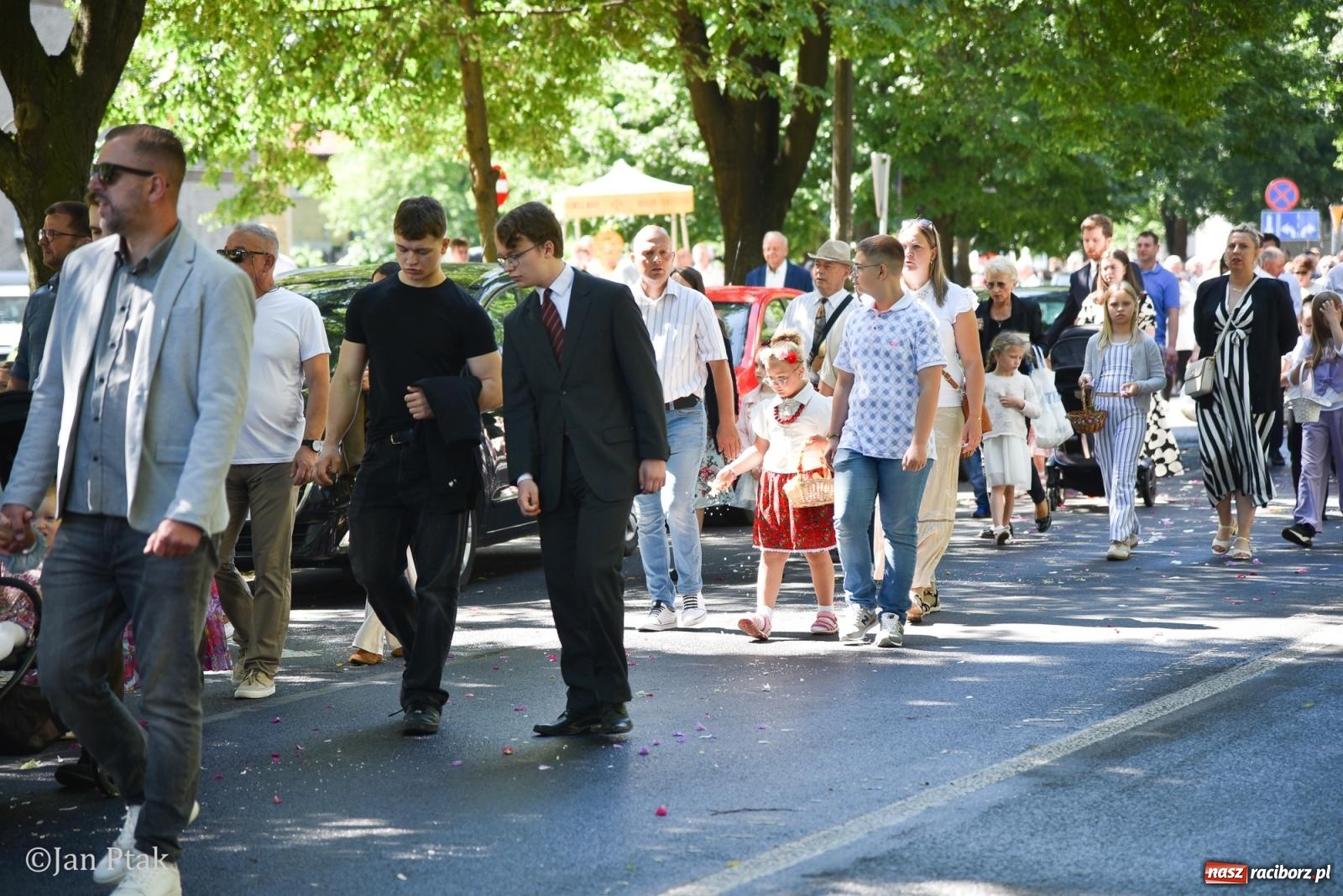 Zdjęcie w galerii na portalu naszraciborz.pl: Boże Ciało w największej raciborskiej parafii - fotorelacja z NSPJ wiadomości z regionu