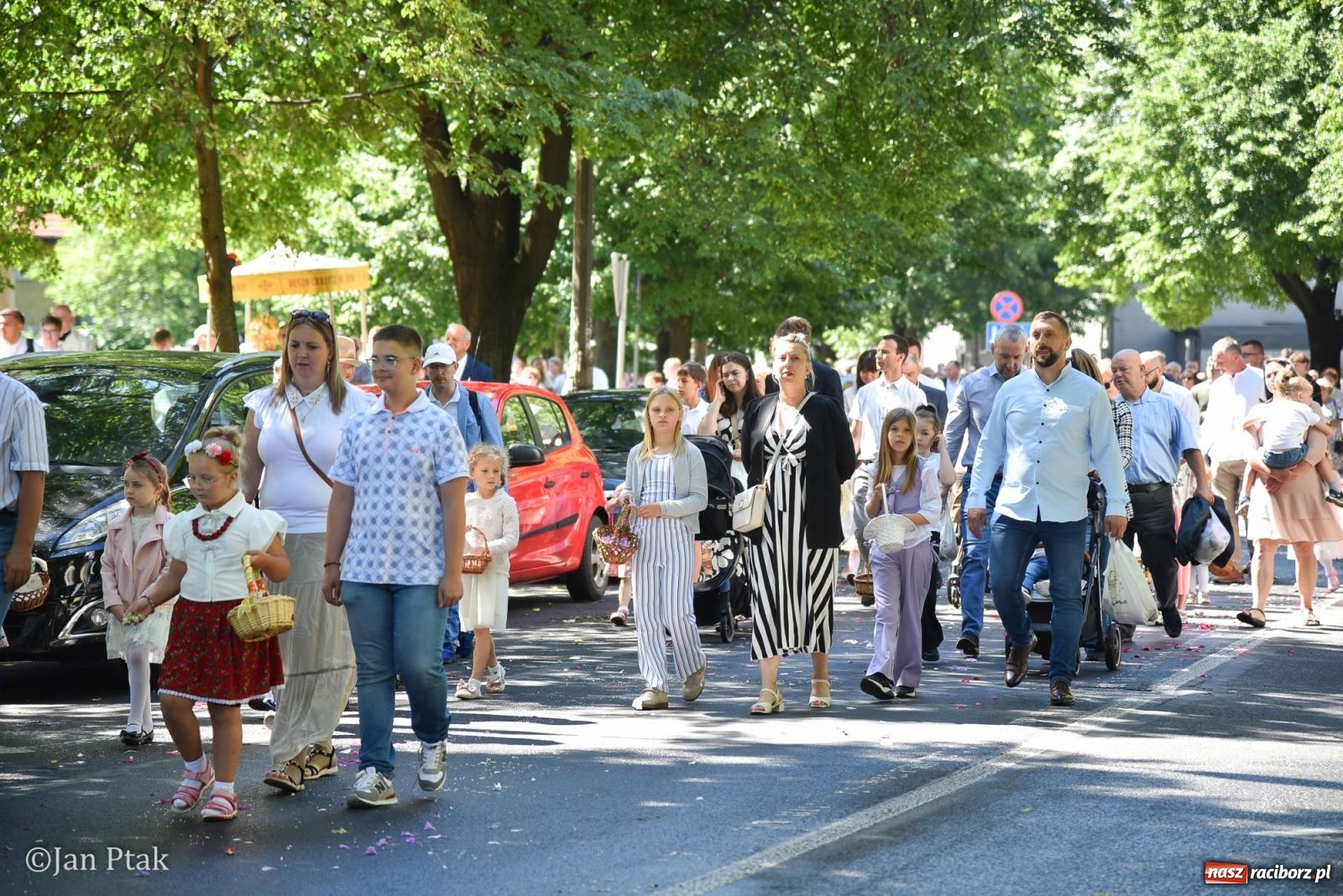 Zdjęcie w galerii na portalu naszraciborz.pl: Boże Ciało w największej raciborskiej parafii - fotorelacja z NSPJ wiadomości z regionu