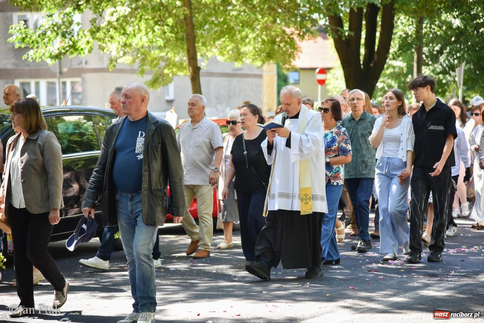Zdjęcie w galerii na portalu naszraciborz.pl: Boże Ciało w największej raciborskiej parafii - fotorelacja z NSPJ wiadomości z regionu
