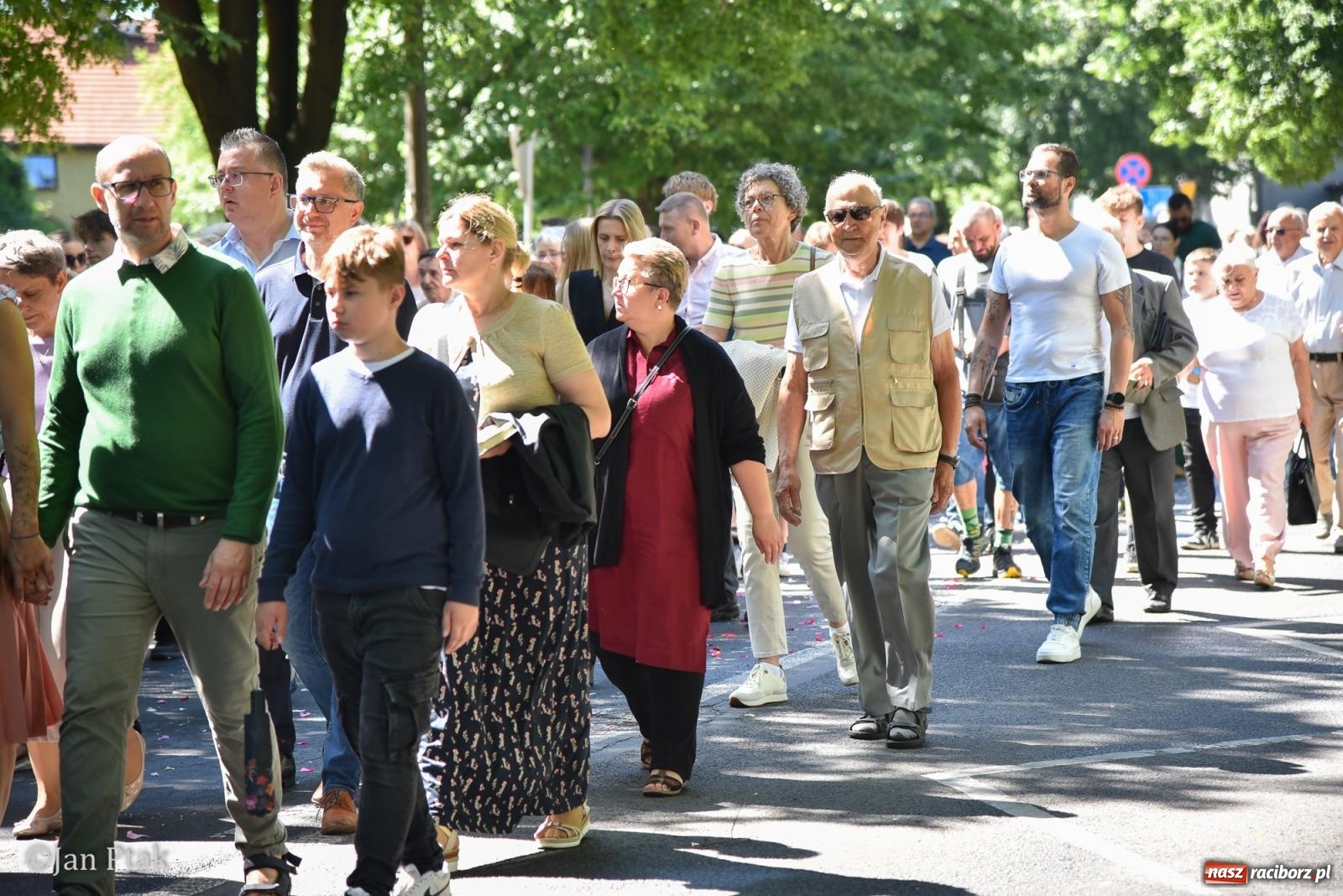 Zdjęcie w galerii na portalu naszraciborz.pl: Boże Ciało w największej raciborskiej parafii - fotorelacja z NSPJ wiadomości z regionu