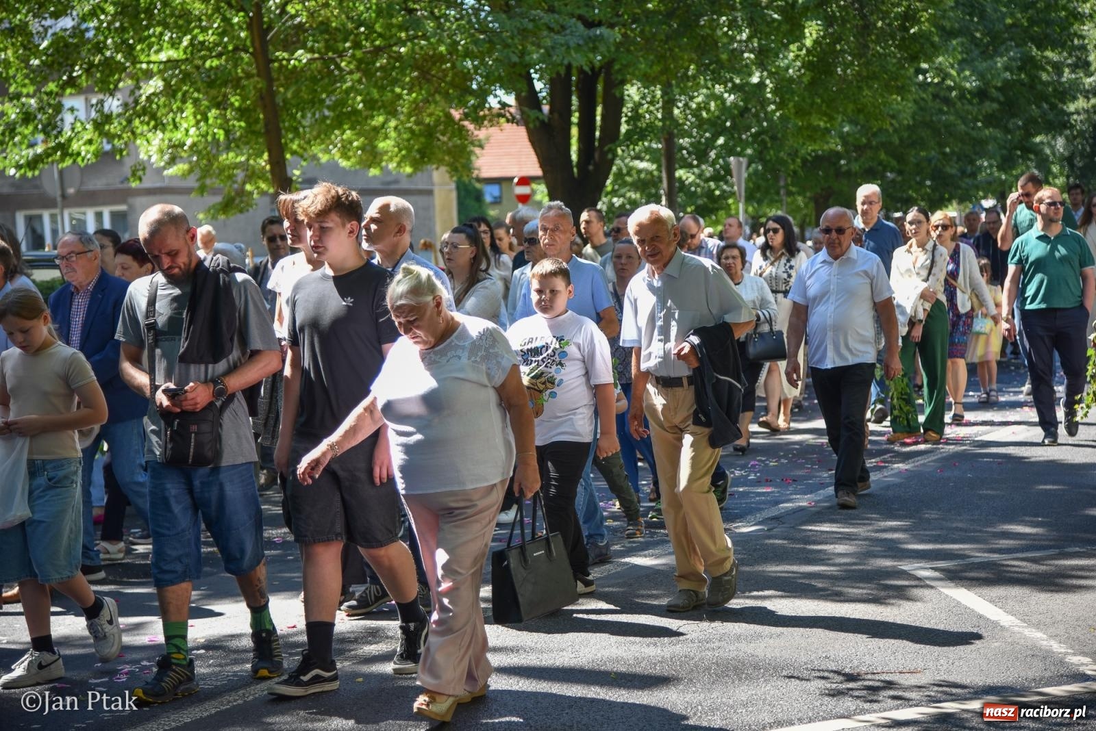 Zdjęcie w galerii na portalu naszraciborz.pl: Boże Ciało w największej raciborskiej parafii - fotorelacja z NSPJ wiadomości z regionu