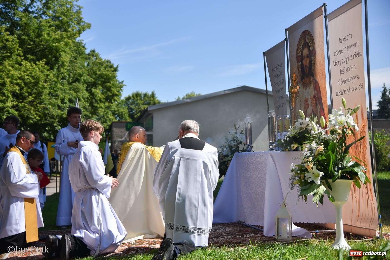 Zdjęcie w galerii na portalu naszraciborz.pl: Boże Ciało w największej raciborskiej parafii - fotorelacja z NSPJ wiadomości z regionu