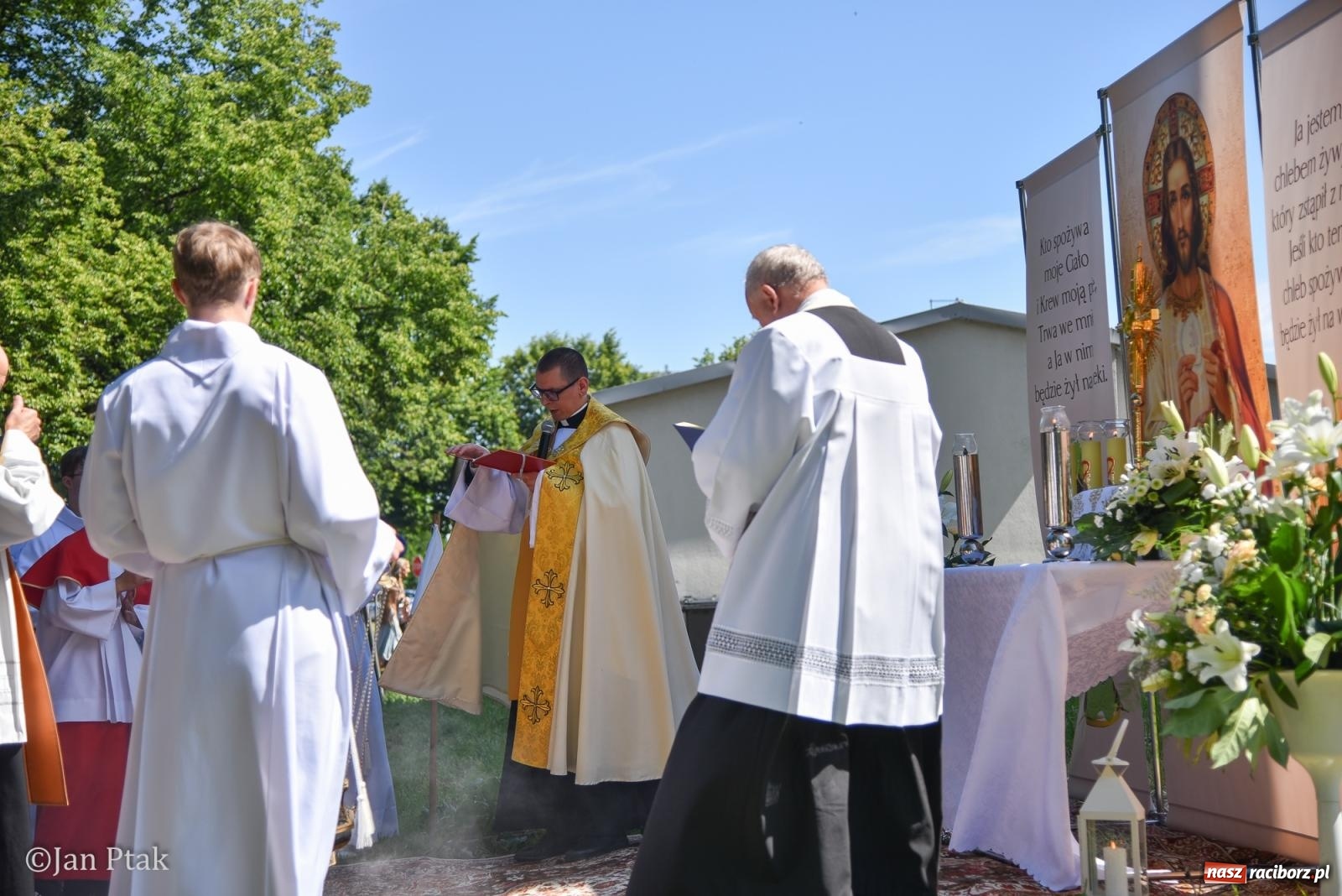 Zdjęcie w galerii na portalu naszraciborz.pl: Boże Ciało w największej raciborskiej parafii - fotorelacja z NSPJ wiadomości z regionu