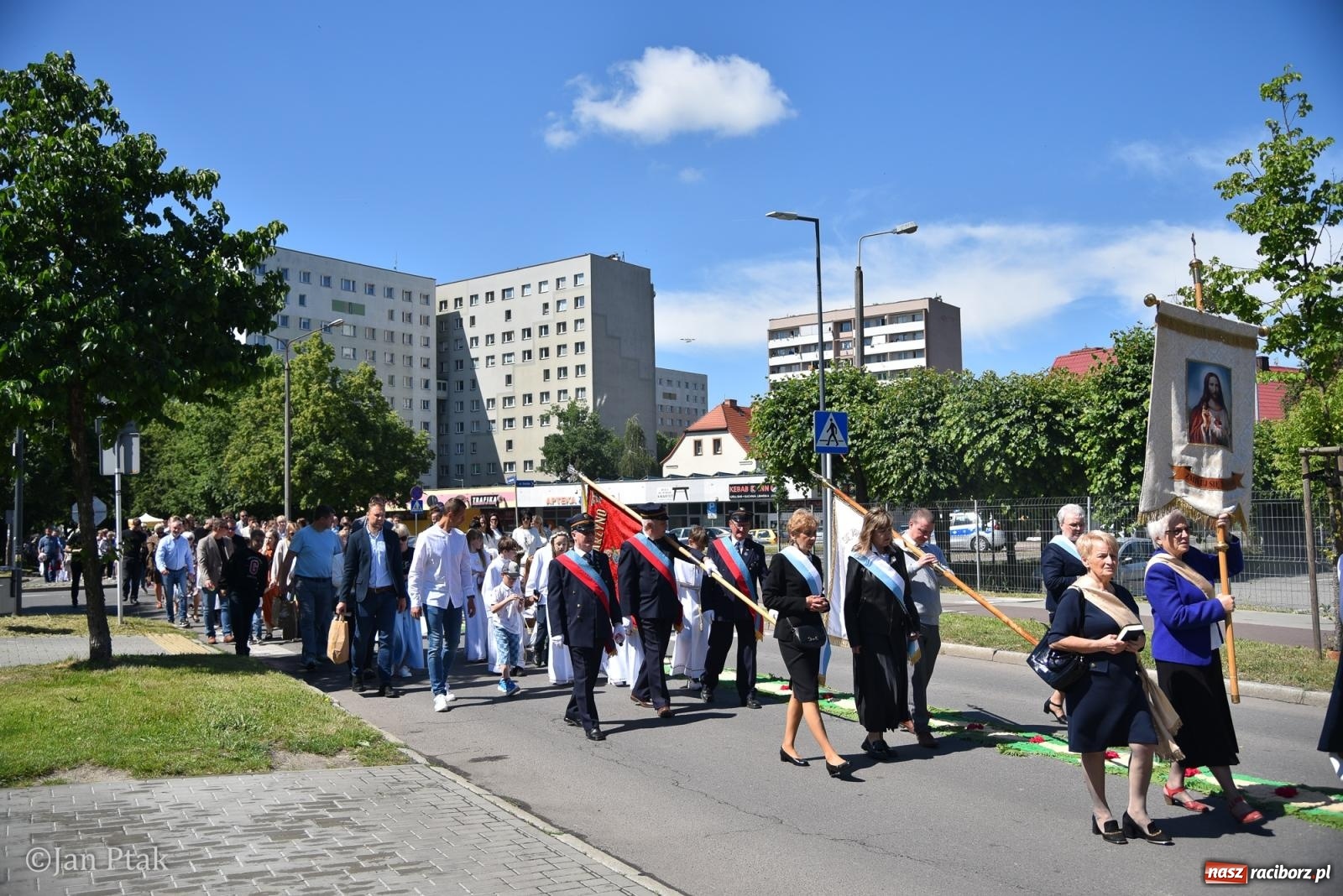 Zdjęcie w galerii na portalu naszraciborz.pl: Boże Ciało w największej raciborskiej parafii - fotorelacja z NSPJ wiadomości z regionu