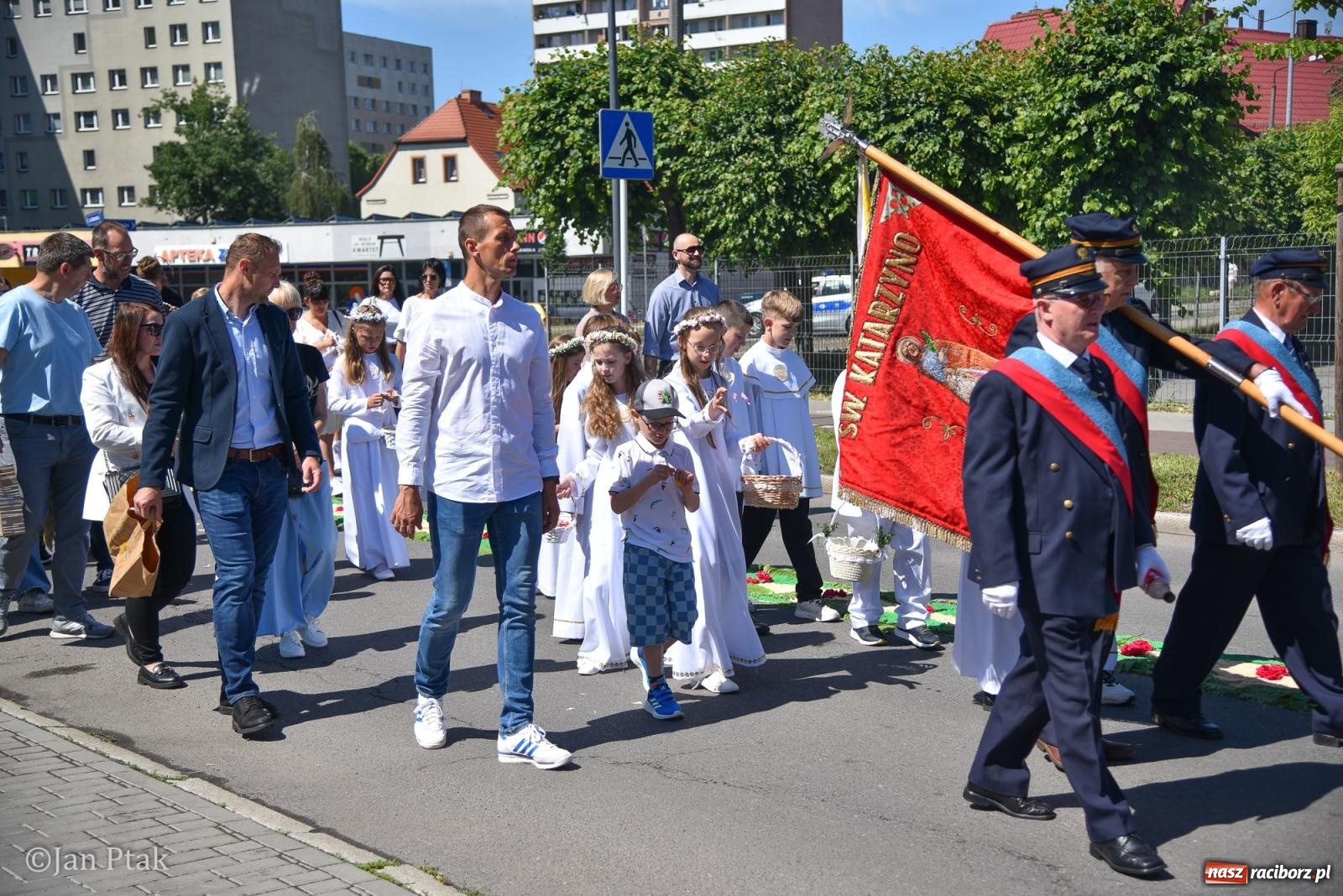 Zdjęcie w galerii na portalu naszraciborz.pl: Boże Ciało w największej raciborskiej parafii - fotorelacja z NSPJ wiadomości z regionu