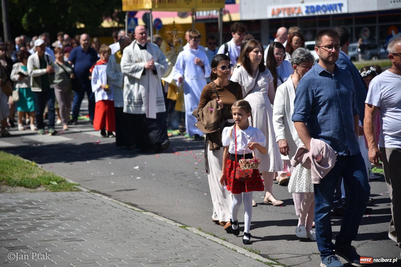 Zdjęcie w galerii na portalu naszraciborz.pl: Boże Ciało w największej raciborskiej parafii - fotorelacja z NSPJ wiadomości z regionu