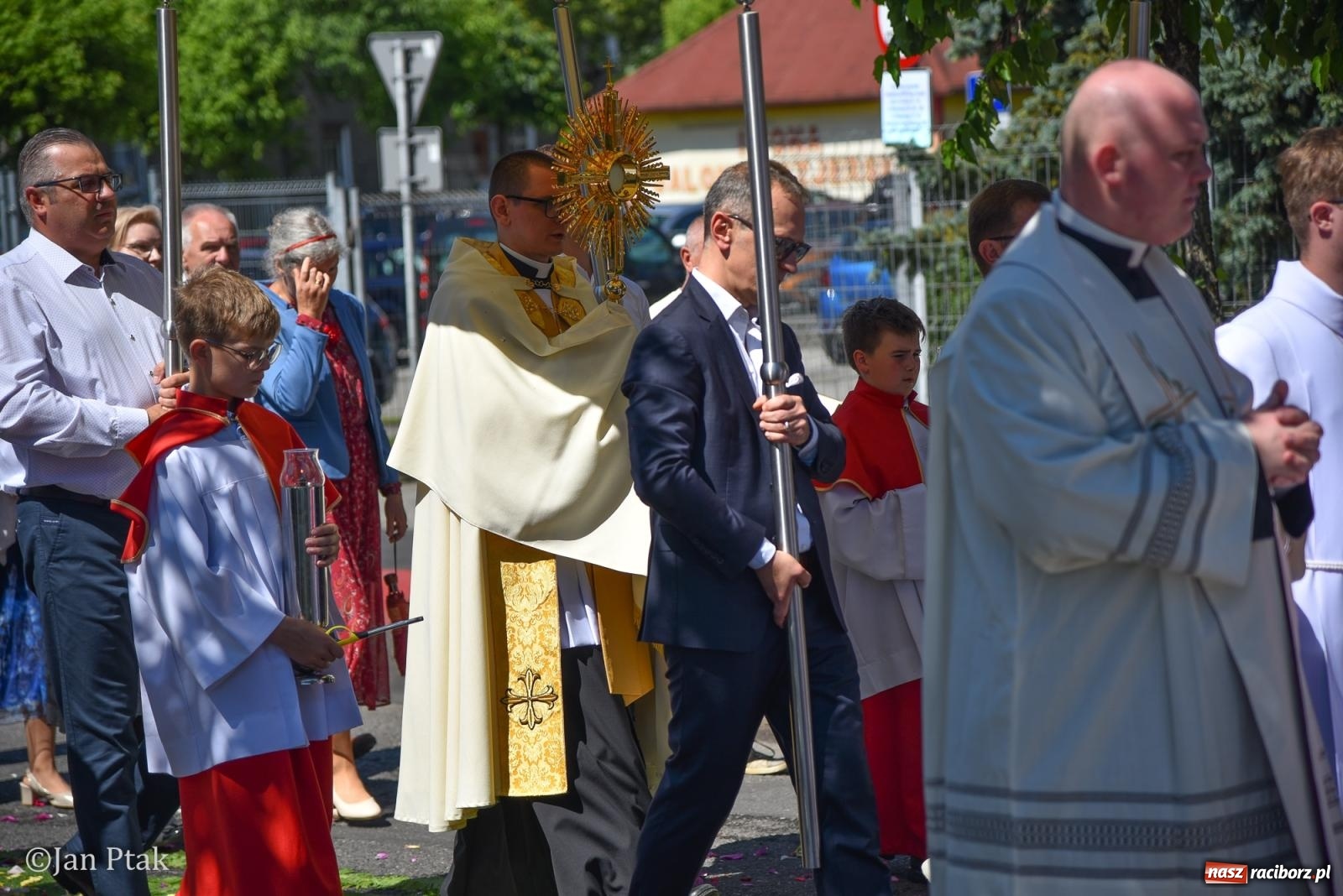 Zdjęcie w galerii na portalu naszraciborz.pl: Boże Ciało w największej raciborskiej parafii - fotorelacja z NSPJ wiadomości z regionu