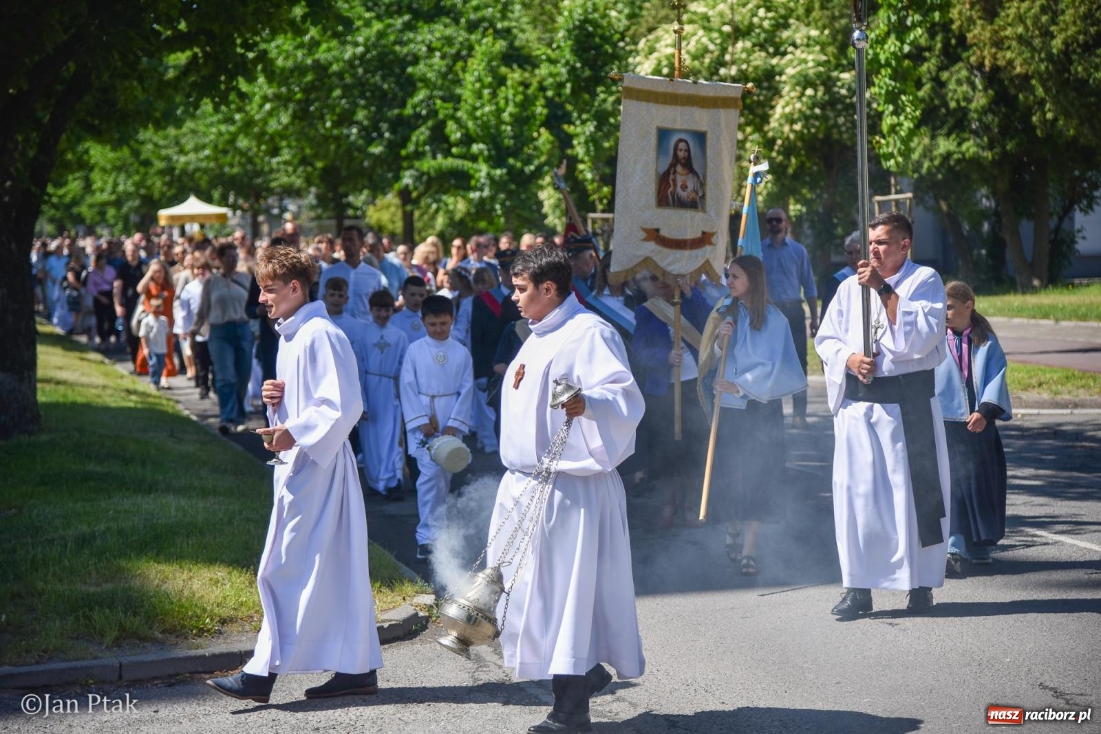 Zdjęcie w galerii na portalu naszraciborz.pl: Boże Ciało w największej raciborskiej parafii - fotorelacja z NSPJ wiadomości z regionu