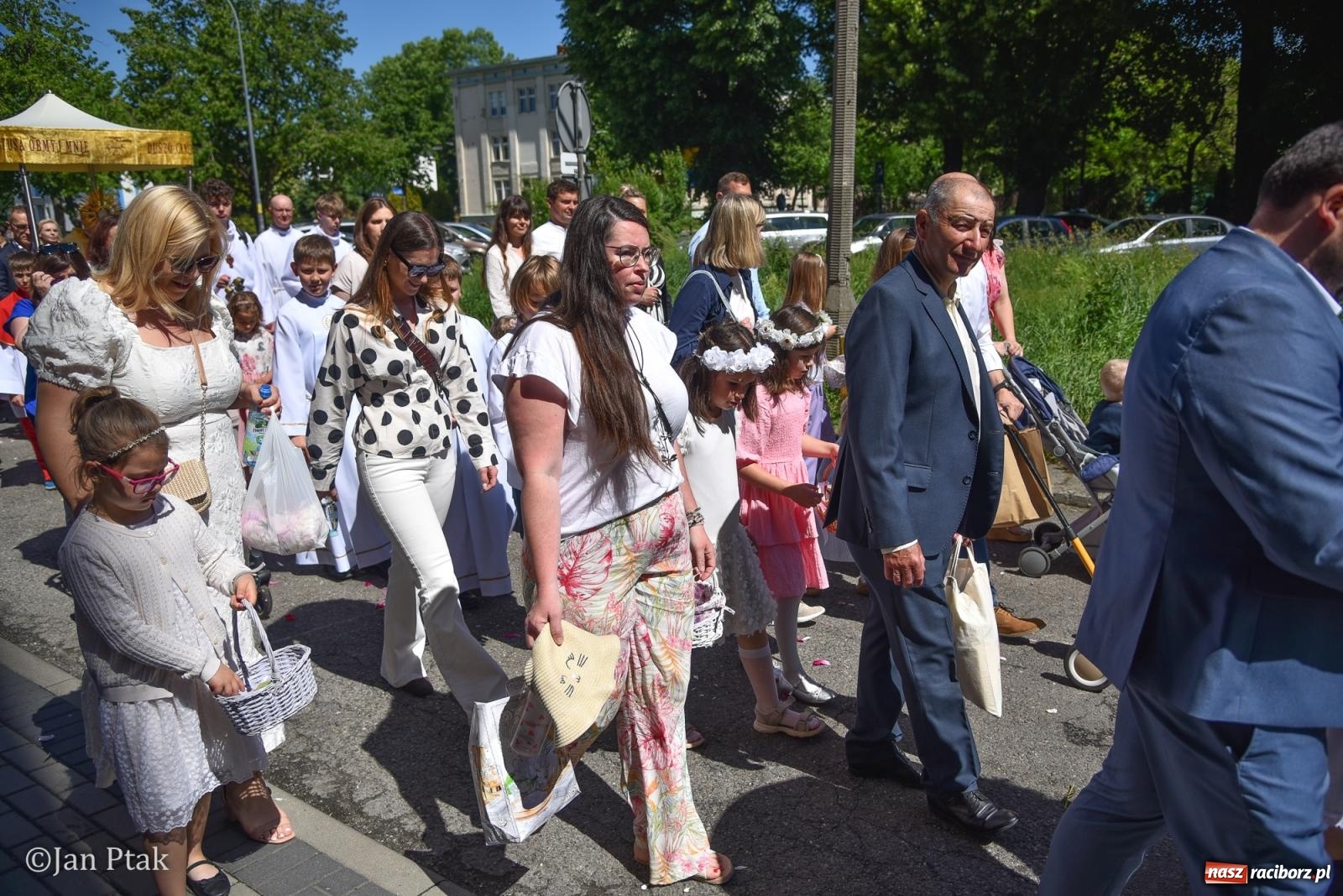 Zdjęcie w galerii na portalu naszraciborz.pl: Boże Ciało w największej raciborskiej parafii - fotorelacja z NSPJ wiadomości z regionu