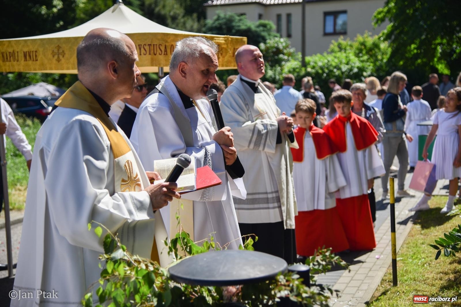 Zdjęcie w galerii na portalu naszraciborz.pl: Boże Ciało w największej raciborskiej parafii - fotorelacja z NSPJ wiadomości z regionu