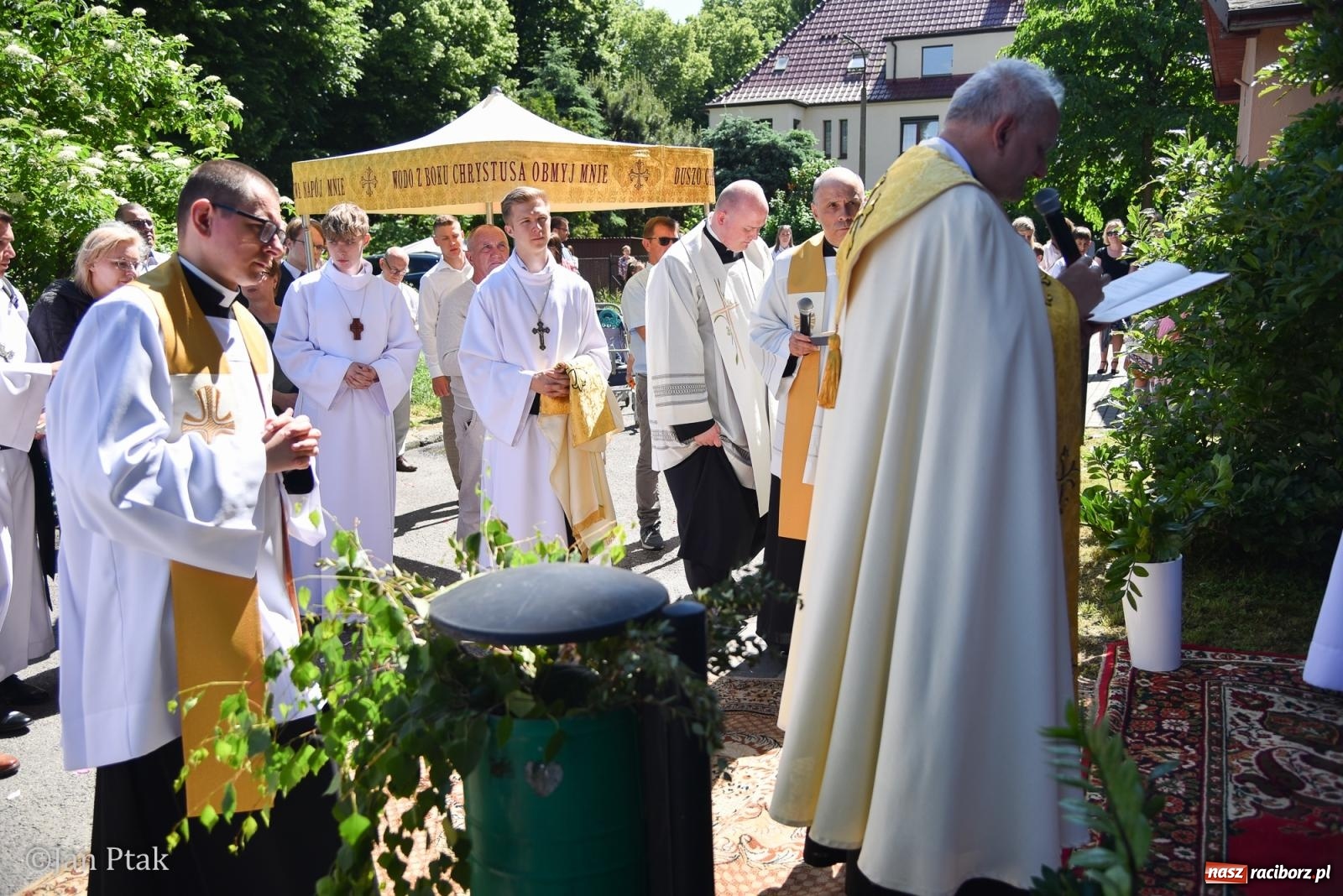 Zdjęcie w galerii na portalu naszraciborz.pl: Boże Ciało w największej raciborskiej parafii - fotorelacja z NSPJ wiadomości z regionu