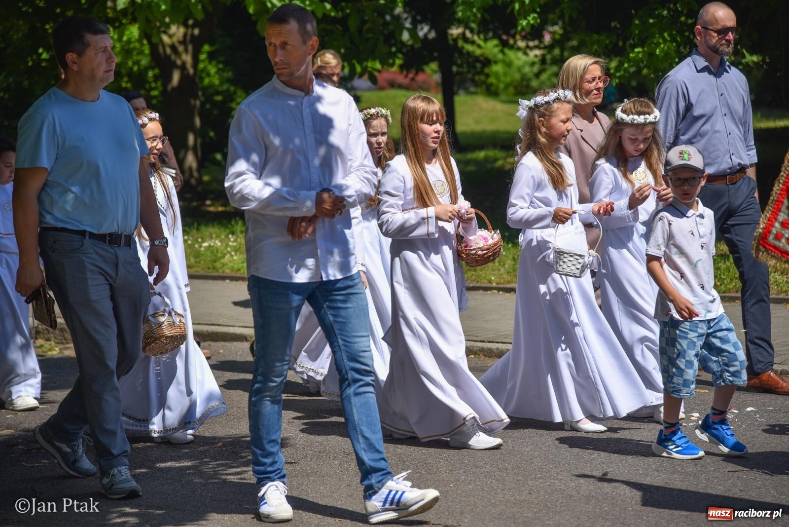 Zdjęcie w galerii na portalu naszraciborz.pl: Boże Ciało w największej raciborskiej parafii - fotorelacja z NSPJ wiadomości z regionu