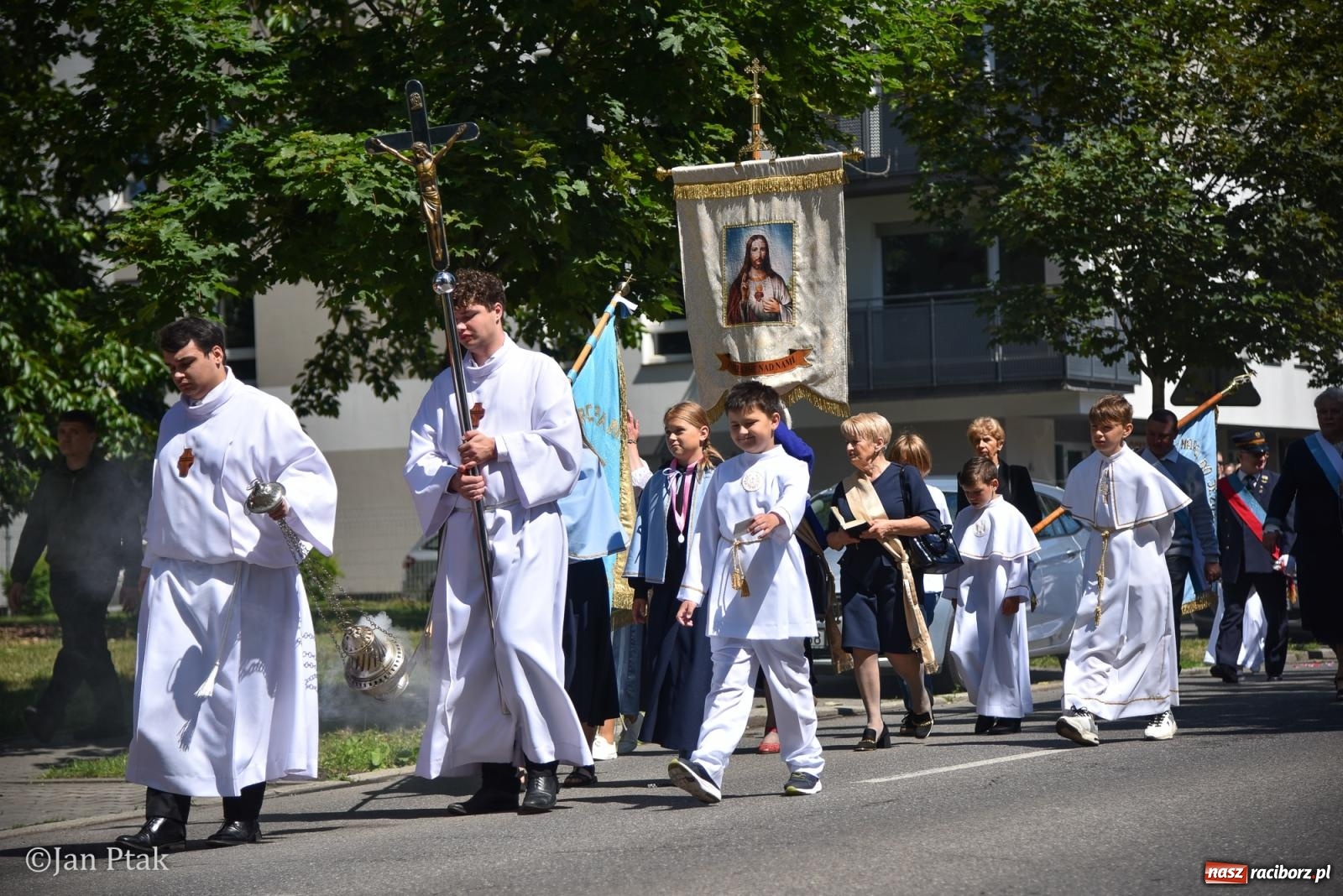 Zdjęcie w galerii na portalu naszraciborz.pl: Boże Ciało w największej raciborskiej parafii - fotorelacja z NSPJ wiadomości z regionu