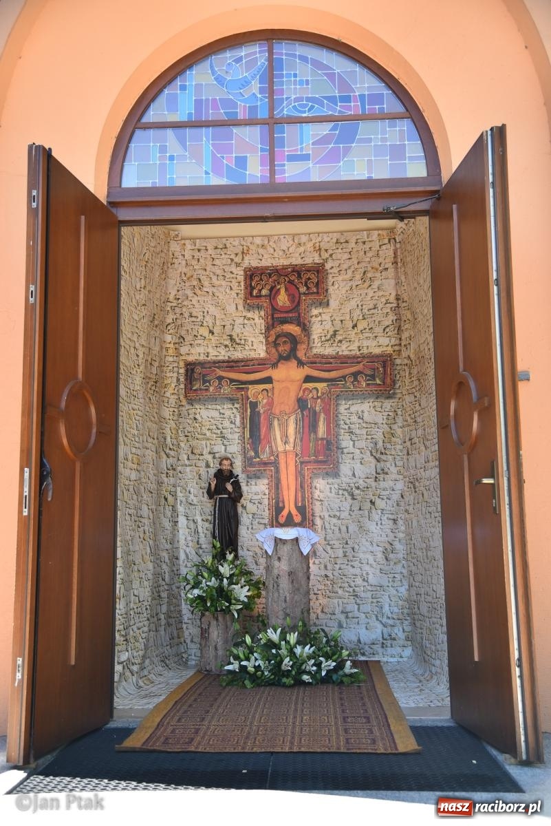 Zdjęcie w galerii na portalu naszraciborz.pl: Boże Ciało w największej raciborskiej parafii - fotorelacja z NSPJ wiadomości z regionu