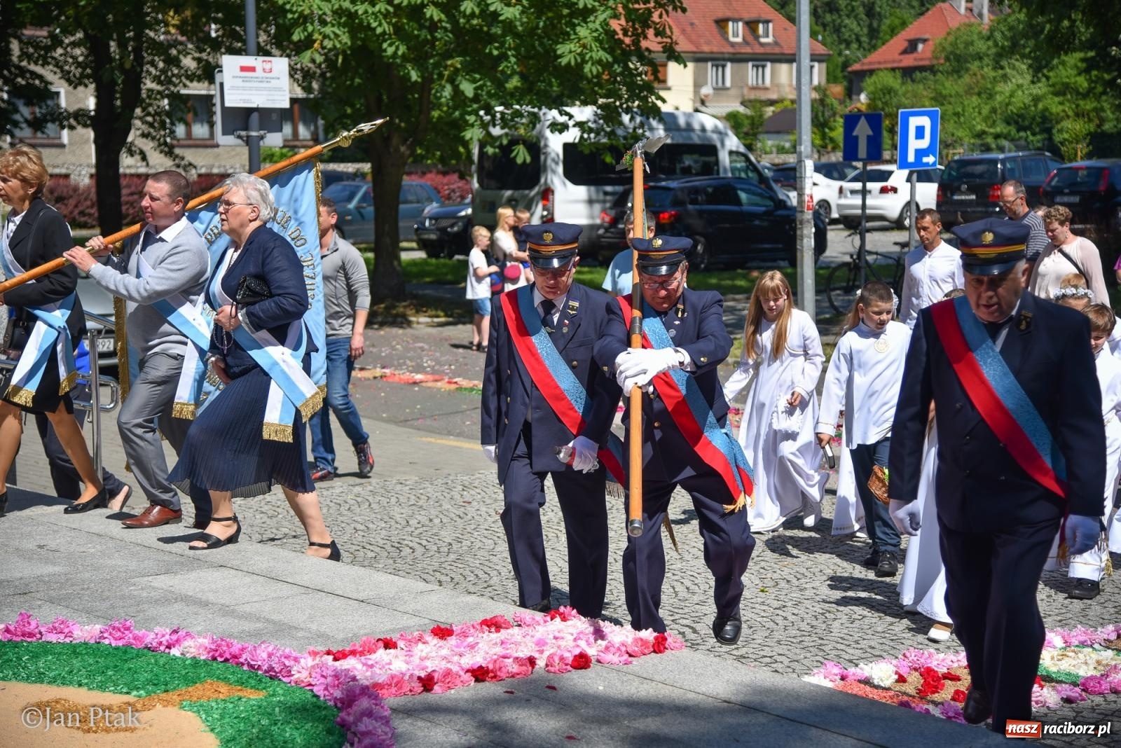 Zdjęcie w galerii na portalu naszraciborz.pl: Boże Ciało w największej raciborskiej parafii - fotorelacja z NSPJ wiadomości z regionu