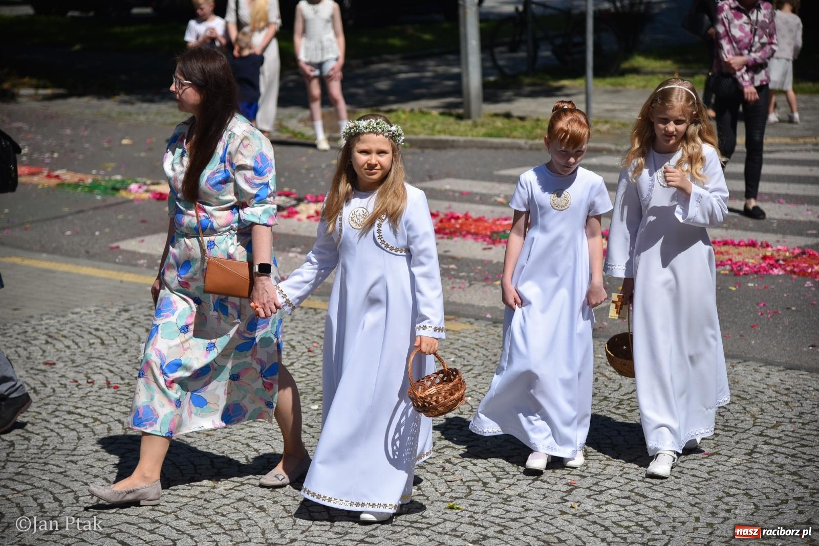 Zdjęcie w galerii na portalu naszraciborz.pl: Boże Ciało w największej raciborskiej parafii - fotorelacja z NSPJ wiadomości z regionu