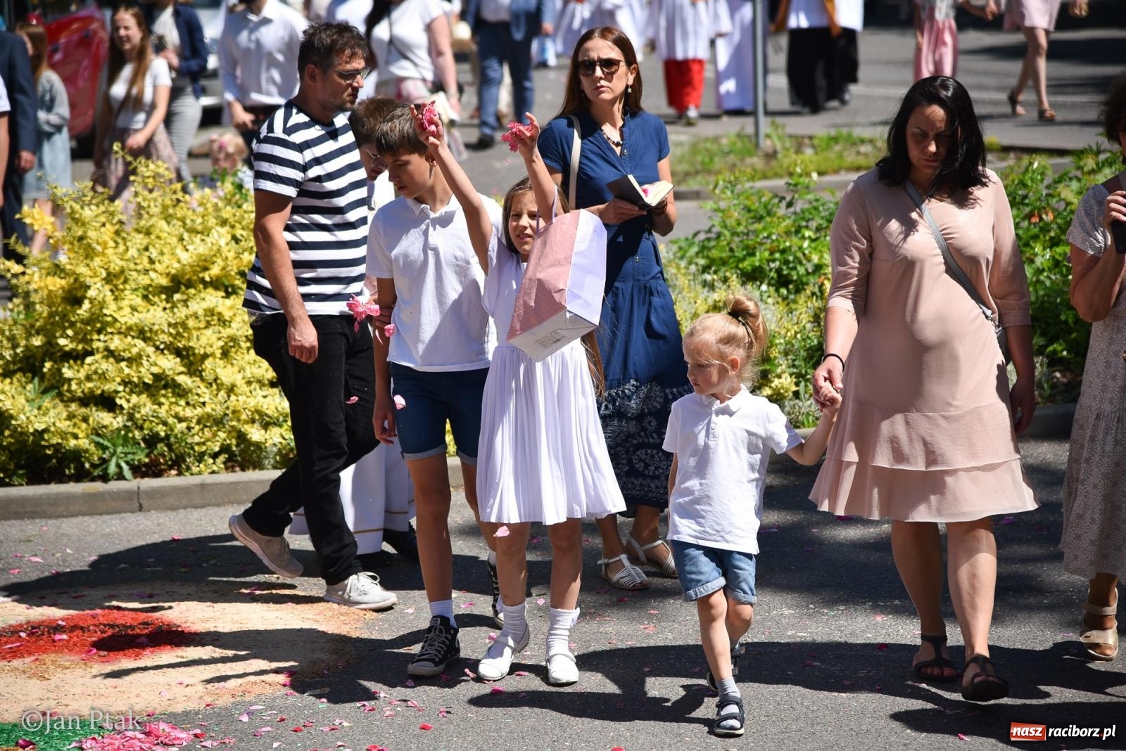 Zdjęcie w galerii na portalu naszraciborz.pl: Boże Ciało w największej raciborskiej parafii - fotorelacja z NSPJ wiadomości z regionu