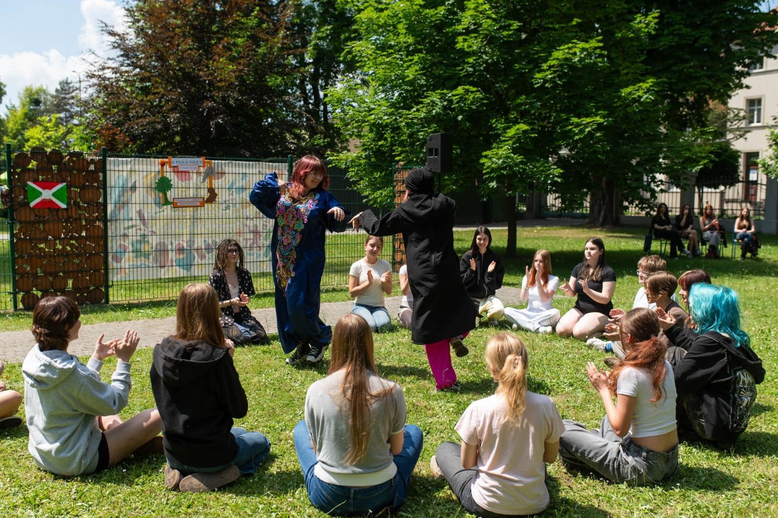 Zdjęcie w galerii na portalu naszraciborz.pl: Frankofońska Afryka w ZSO nr 1 w Raciborzu wiadomości z regionu