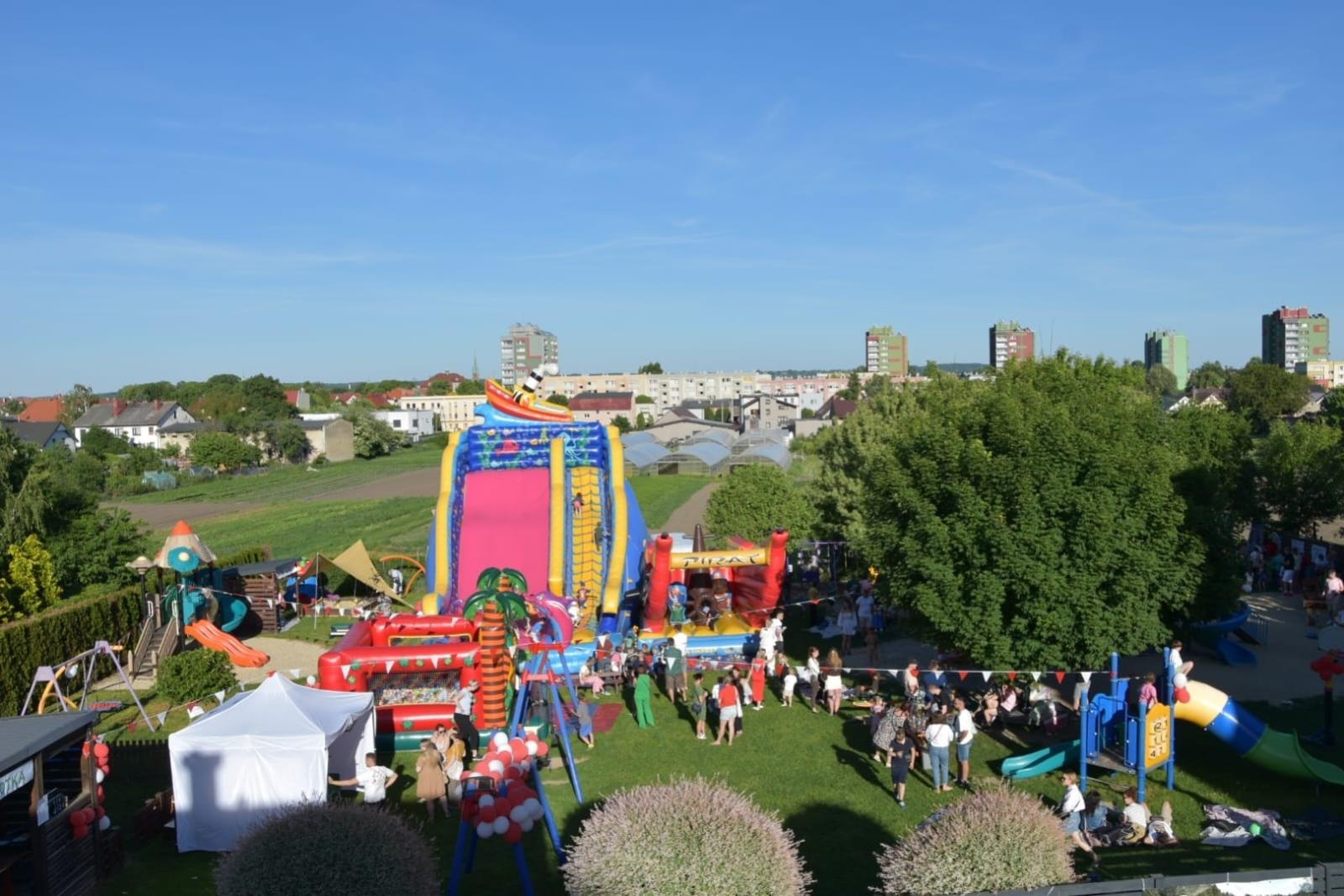 Zdjęcie w galerii na portalu naszraciborz.pl: Festyn Charytatywny w Przedszkolu i Żłobku Stokrotka dla Fundacji DKMS wiadomości z regionu