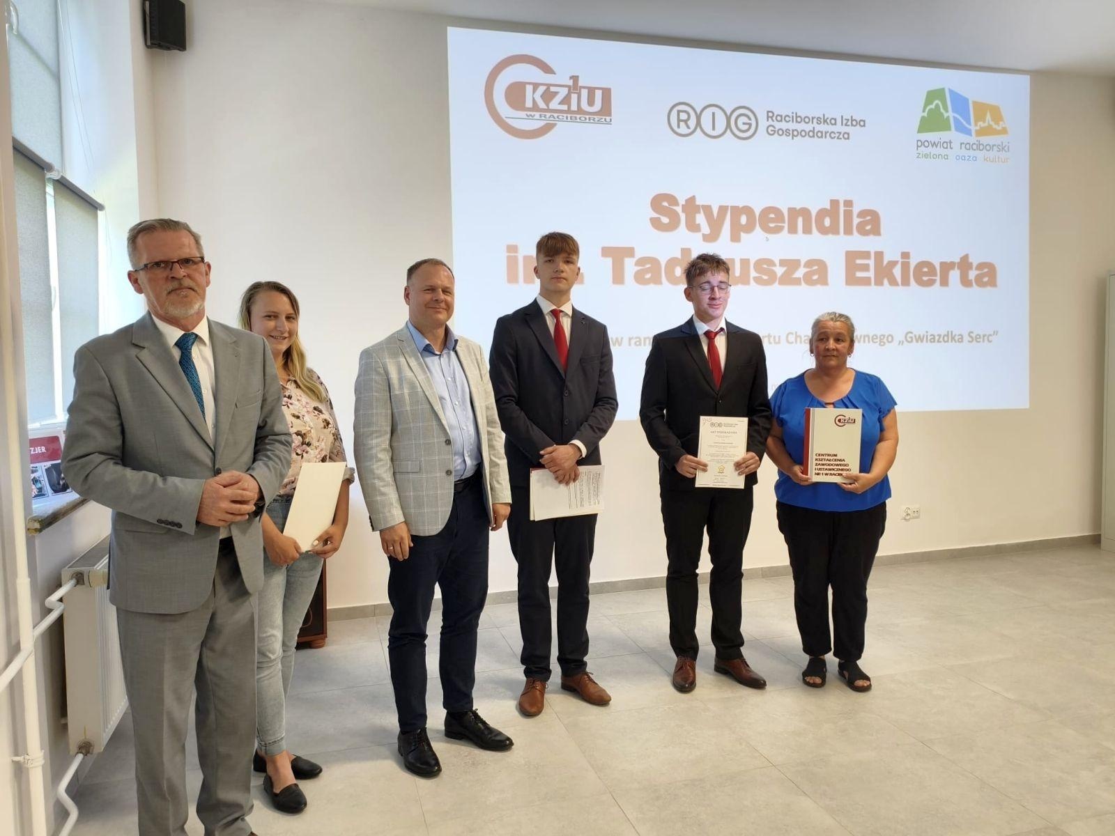Zdjęcie w galerii na portalu naszraciborz.pl: W CKZiU nr 1 Budowlanka-Gastronomik wręczono Stypendia im. Tadeusza Ekierta wiadomości z regionu