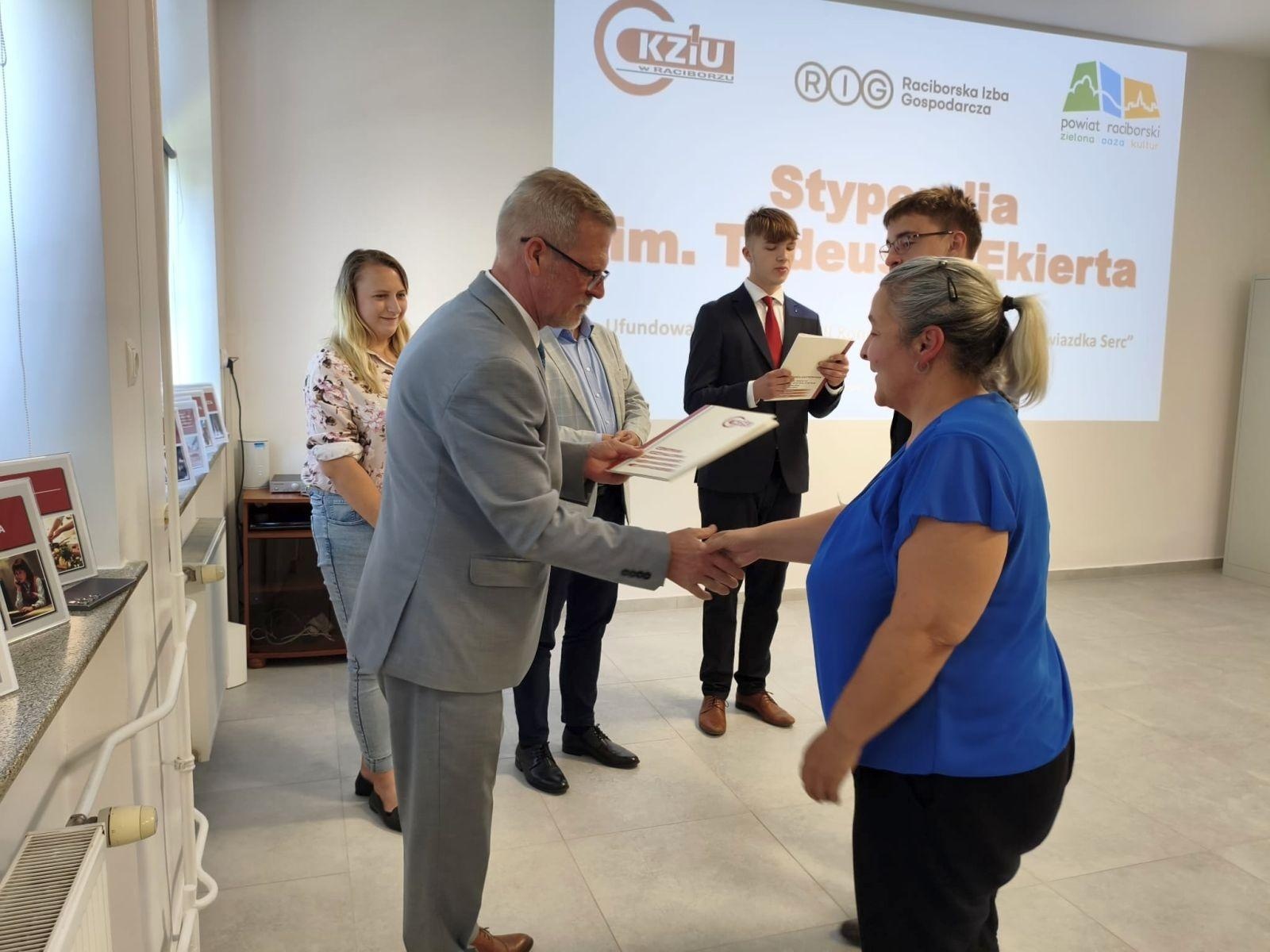 Zdjęcie w galerii na portalu naszraciborz.pl: W CKZiU nr 1 Budowlanka-Gastronomik wręczono Stypendia im. Tadeusza Ekierta wiadomości z regionu