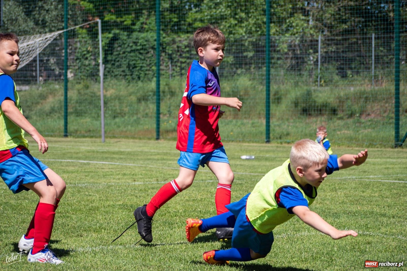 Zdjęcie w galerii na portalu naszraciborz.pl: Młodzi piłkarze rywalizowali w Nędzy. InPost Cup pełen goli i sportowych emocji [FOTO] wiadomości z regionu