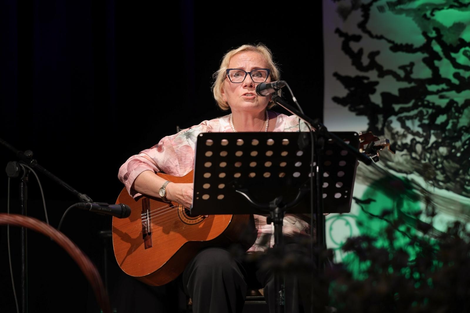 Zdjęcie w galerii na portalu naszraciborz.pl: Poezja, rozmowa i muzyka. Niezapomniany wieczór z Almanachem Prowincjonalnym wiadomości z regionu