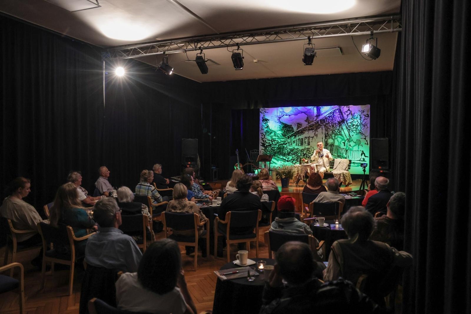 Zdjęcie w galerii na portalu naszraciborz.pl: Poezja, rozmowa i muzyka. Niezapomniany wieczór z Almanachem Prowincjonalnym wiadomości z regionu