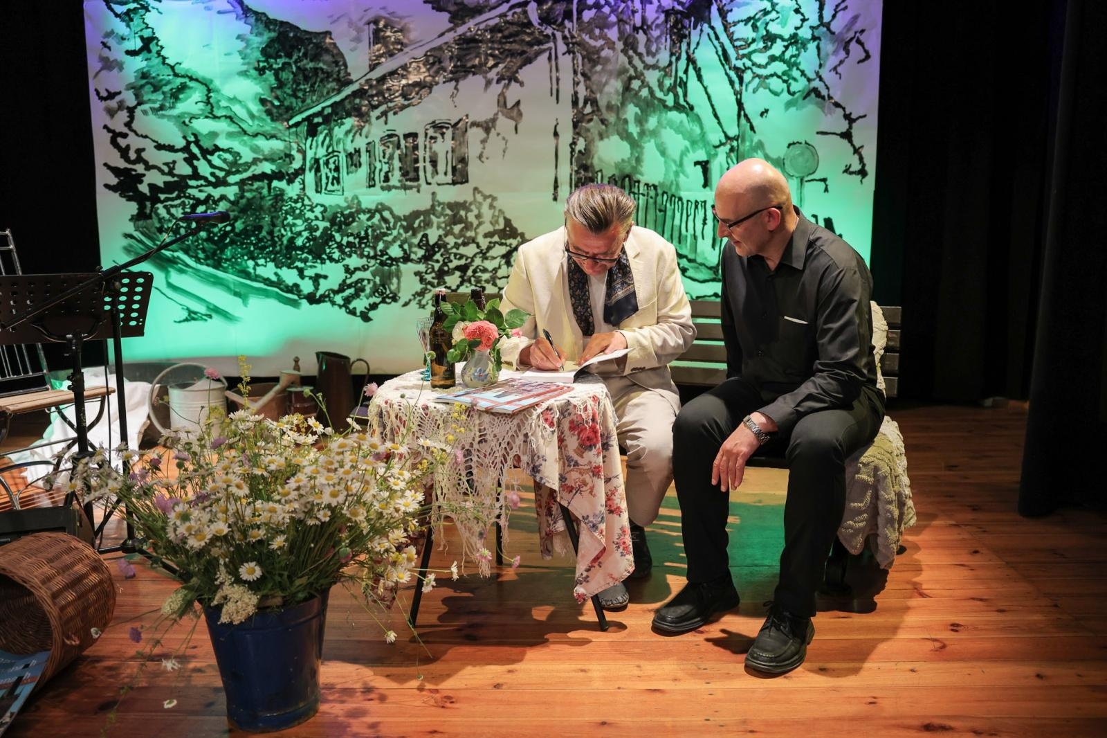 Zdjęcie w galerii na portalu naszraciborz.pl: Poezja, rozmowa i muzyka. Niezapomniany wieczór z Almanachem Prowincjonalnym wiadomości z regionu