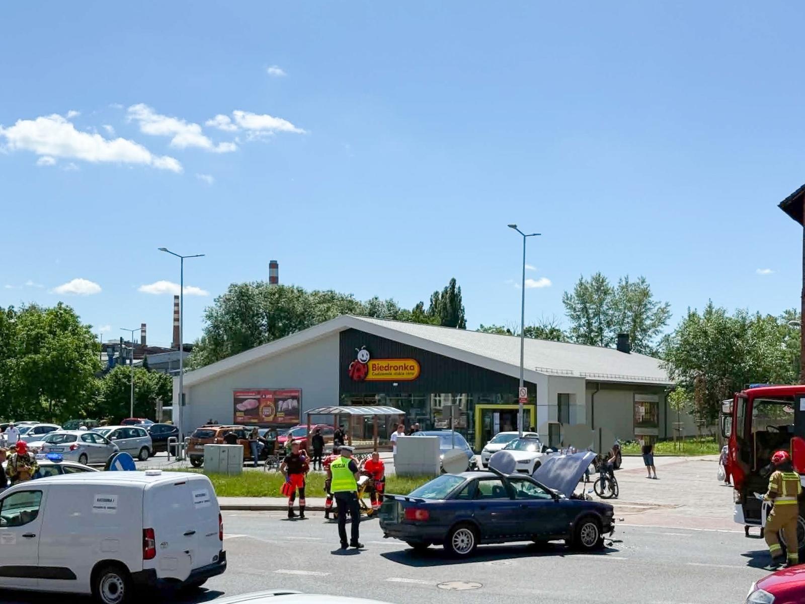 Zdjęcie w galerii na portalu naszraciborz.pl: Groźne zdarzenie na Bosackiej w Raciborzu. Motocyklista ranny po zderzeniu z Audi wiadomości z regionu