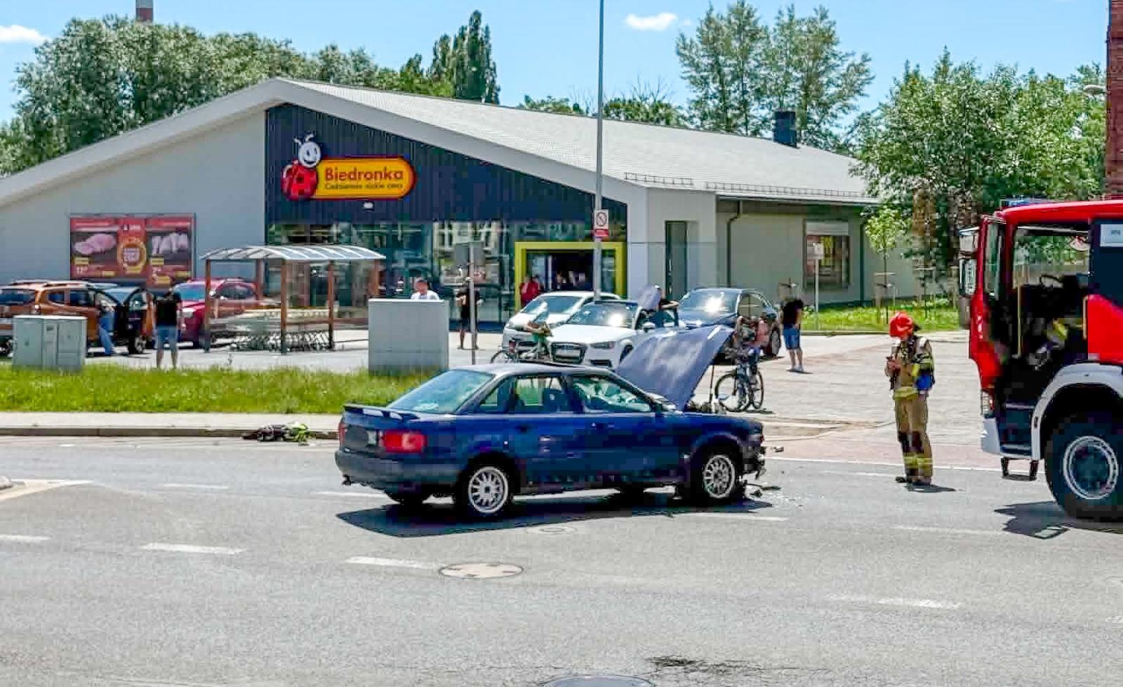 Zdjęcie w galerii na portalu naszraciborz.pl: Groźne zdarzenie na Bosackiej w Raciborzu. Motocyklista ranny po zderzeniu z Audi wiadomości z regionu