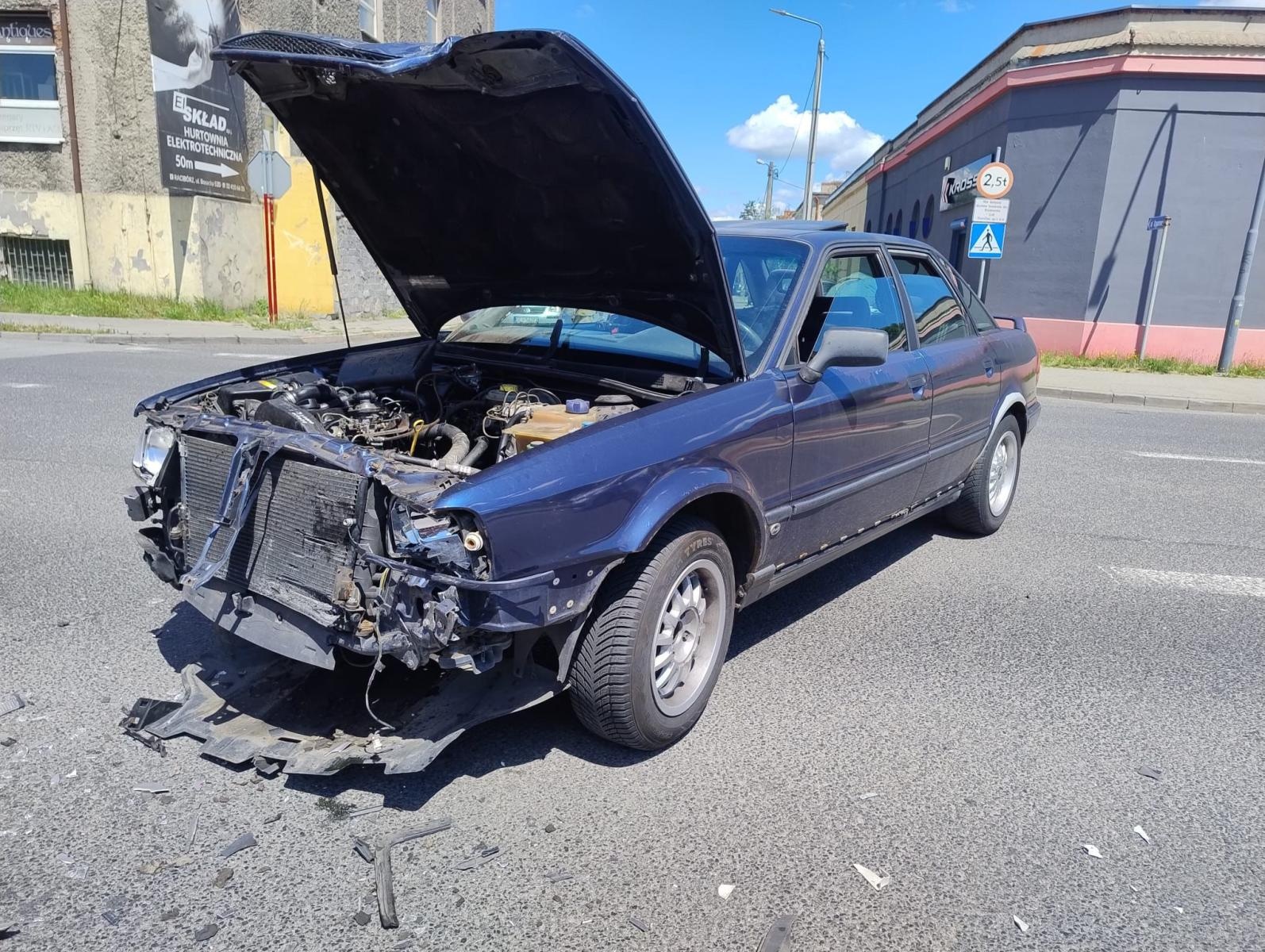Zdjęcie w galerii na portalu naszraciborz.pl: Groźne zdarzenie na Bosackiej w Raciborzu. Motocyklista ranny po zderzeniu z Audi wiadomości z regionu