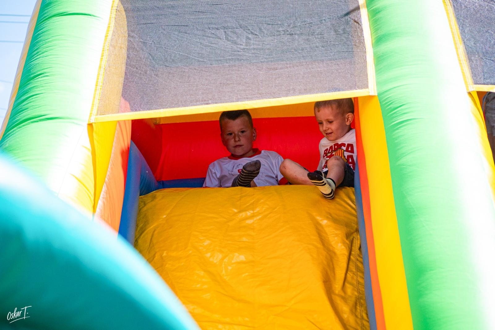 Zdjęcie w galerii na portalu naszraciborz.pl: Piknik rodzinny w Zawadzie Książęcej. Dzień Dziecka z teatrem, animacjami i atrakcjami dla najmłodszych [FOTO] wiadomości z regionu